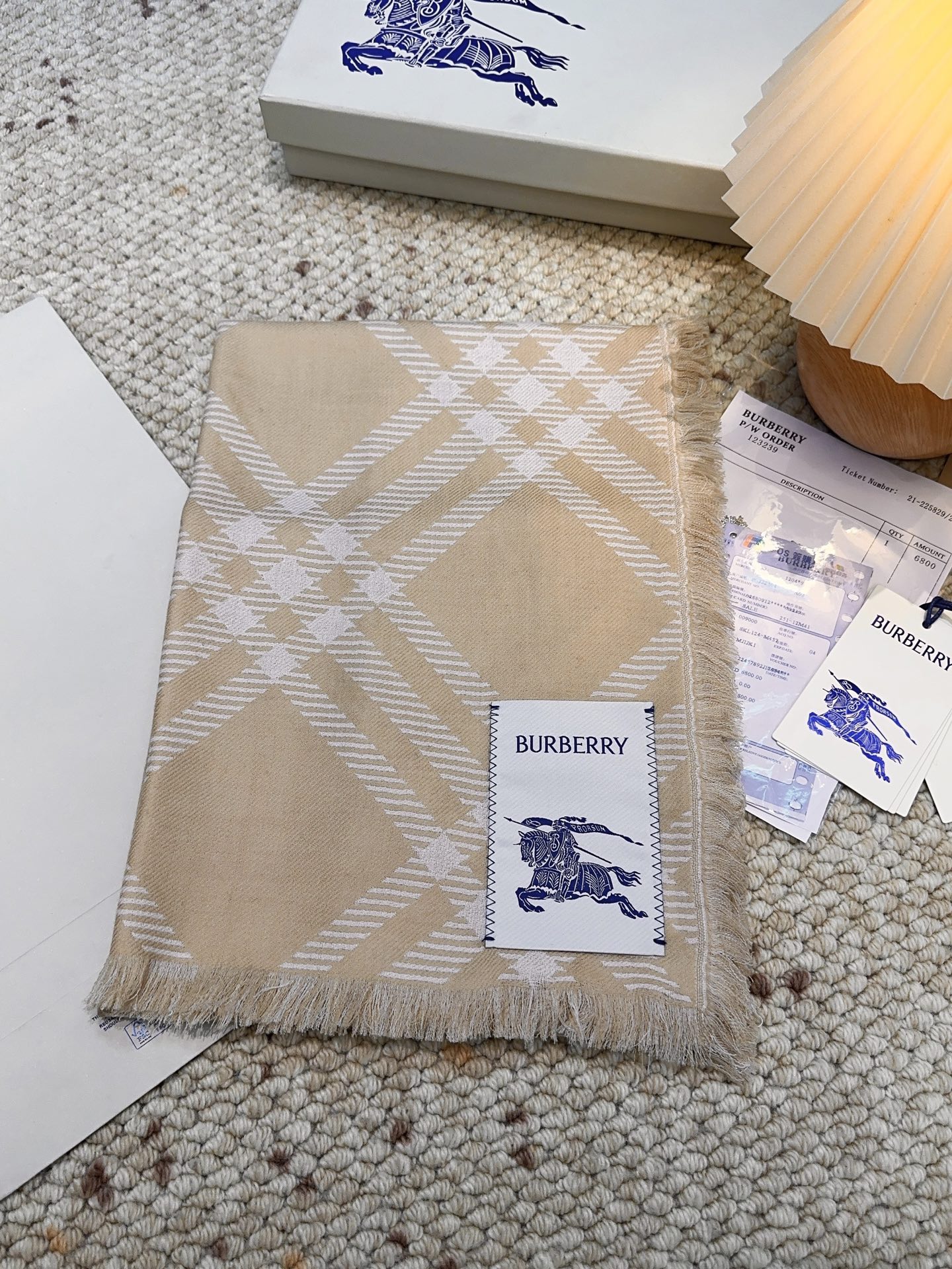 𝐁𝐔𝐑𝐁𝐄𝐑𝐑𝐘 • 𝟐𝟓ꫛꫀꪝ《骑士格纹长巾》张婧仪同款，原单品质！Size：200x65cm 70%