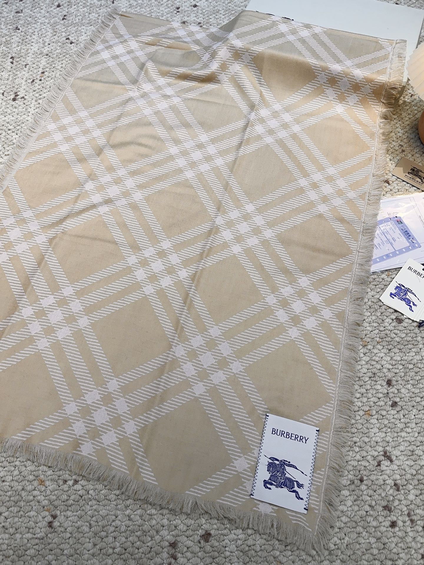 𝐁𝐔𝐑𝐁𝐄𝐑𝐑𝐘 • 𝟐𝟓ꫛꫀꪝ《骑士格纹长巾》张婧仪同款，原单品质！Size：200x65cm 70%