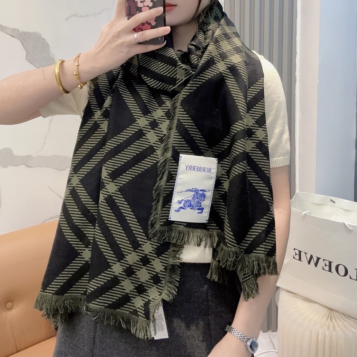 𝐁𝐔𝐑𝐁𝐄𝐑𝐑𝐘 • 𝟐𝟓ꫛꫀꪝ《骑士格纹长巾》张婧仪同款，原单品质！Size：200x65cm 70%