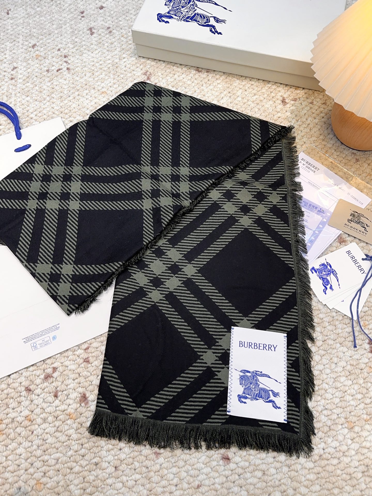 𝐁𝐔𝐑𝐁𝐄𝐑𝐑𝐘 • 𝟐𝟓ꫛꫀꪝ《骑士格纹长巾》张婧仪同款，原单品质！Size：200x65cm 70%