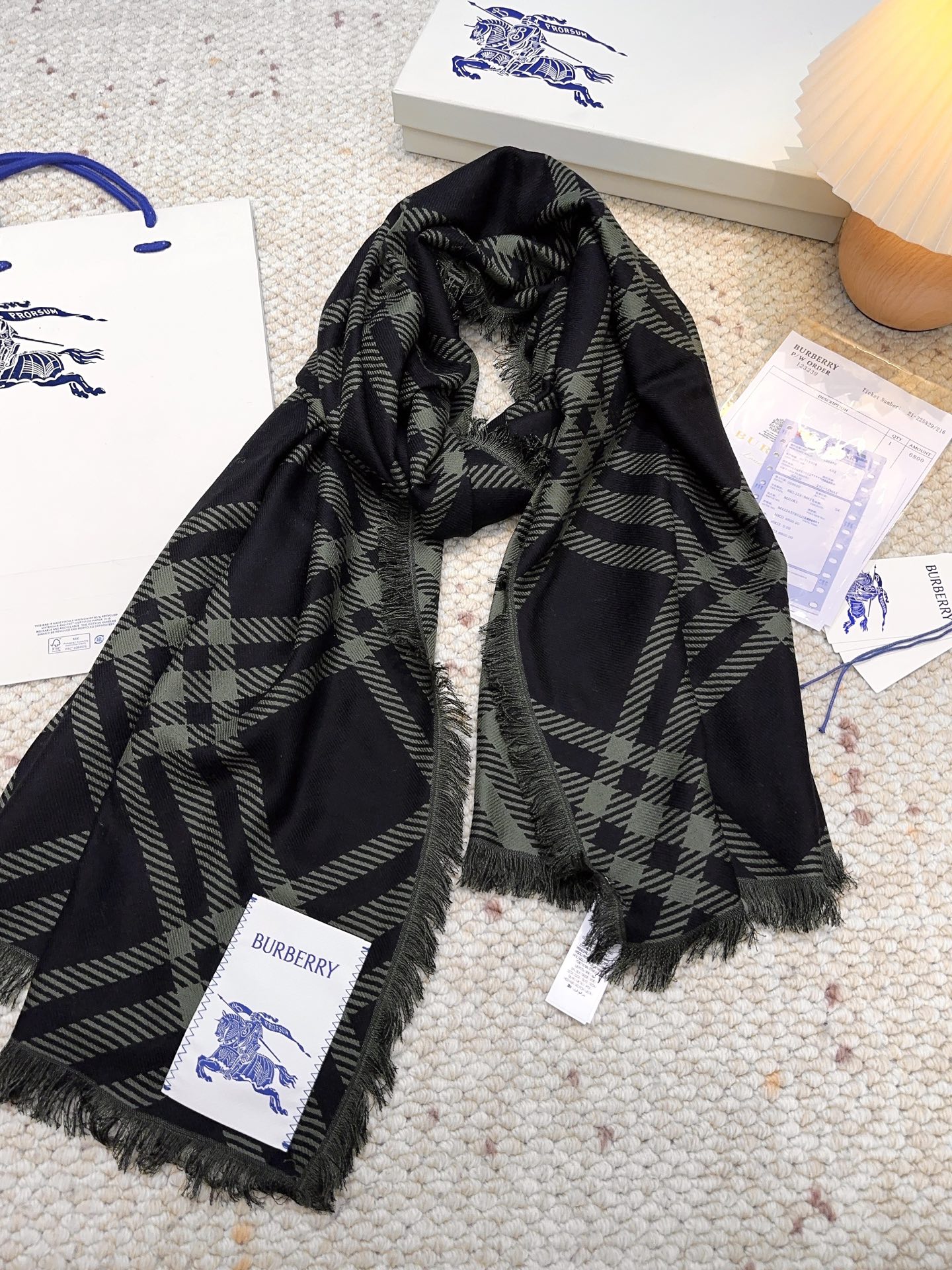 𝐁𝐔𝐑𝐁𝐄𝐑𝐑𝐘 • 𝟐𝟓ꫛꫀꪝ《骑士格纹长巾》张婧仪同款，原单品质！Size：200x65cm 70%