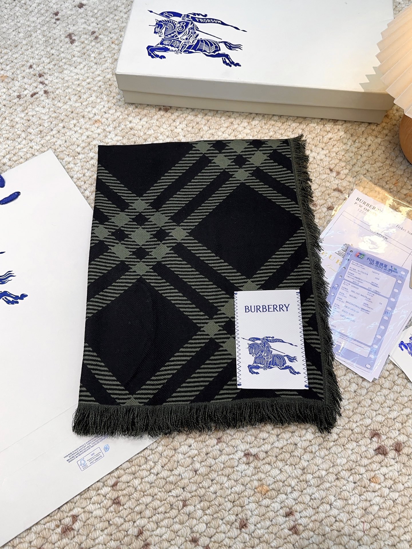 𝐁𝐔𝐑𝐁𝐄𝐑𝐑𝐘 • 𝟐𝟓ꫛꫀꪝ《骑士格纹长巾》张婧仪同款，原单品质！Size：200x65cm 70%