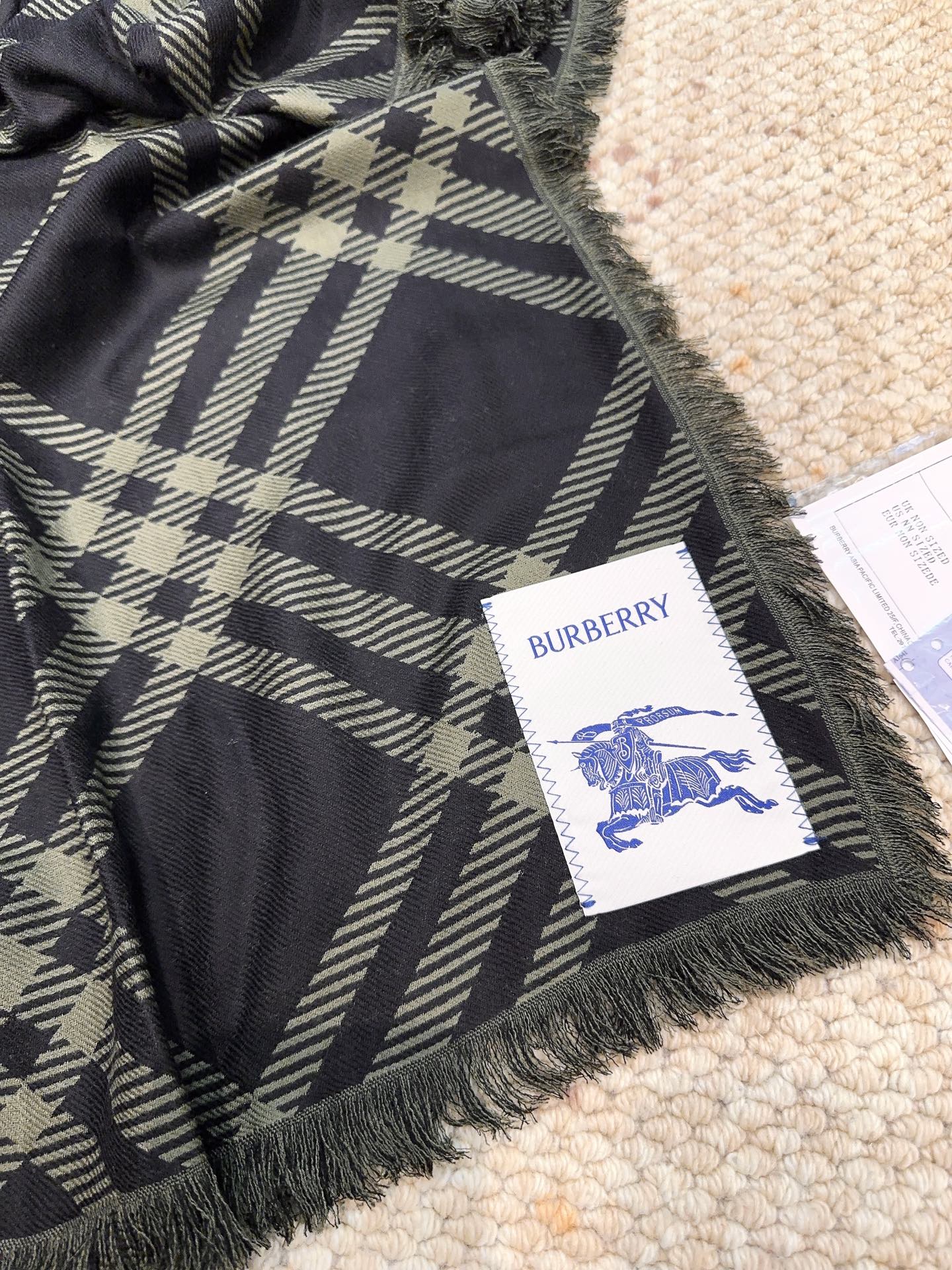 𝐁𝐔𝐑𝐁𝐄𝐑𝐑𝐘 • 𝟐𝟓ꫛꫀꪝ《骑士格纹长巾》张婧仪同款，原单品质！Size：200x65cm 70%