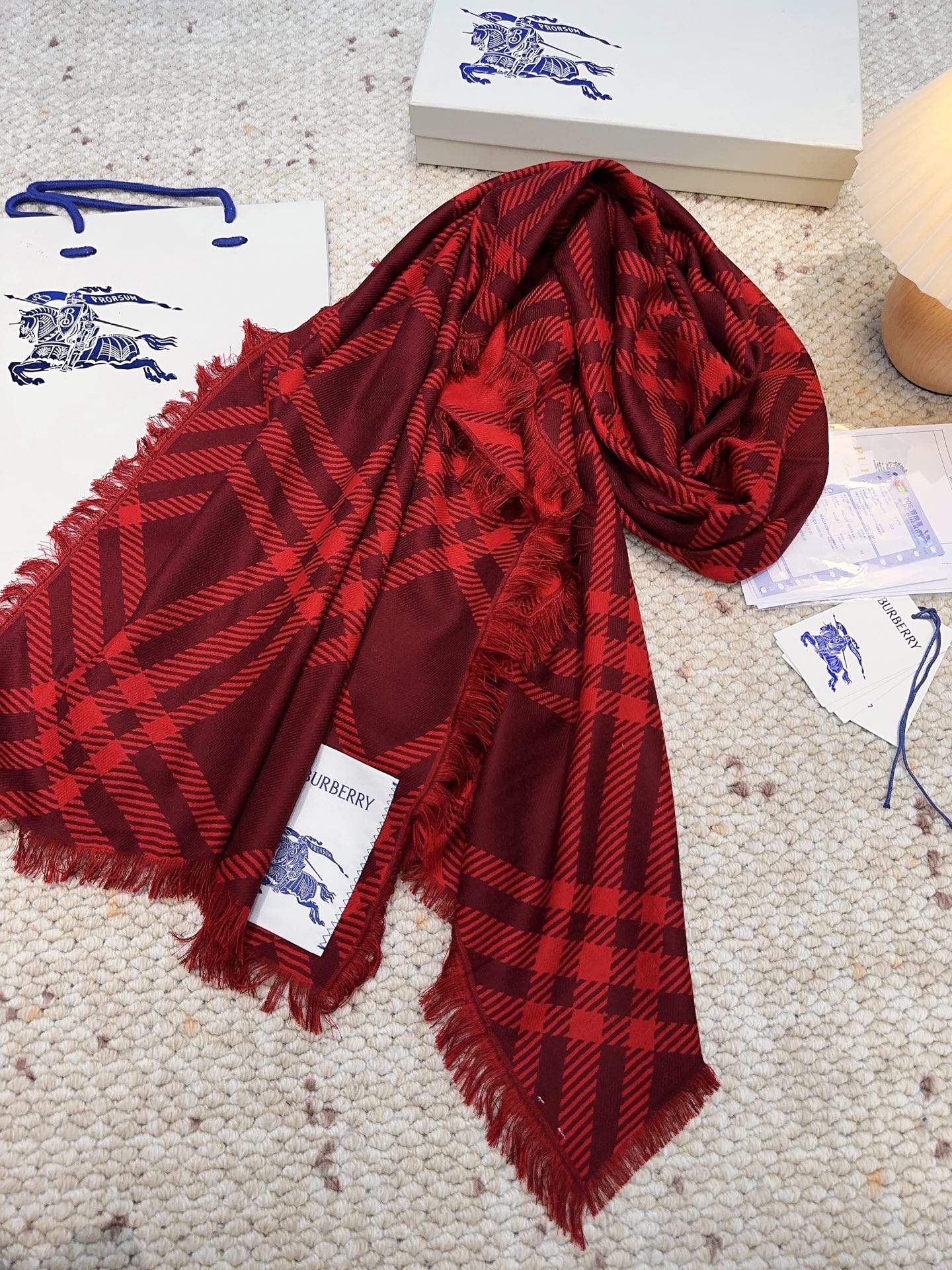 𝐁𝐔𝐑𝐁𝐄𝐑𝐑𝐘 • 𝟐𝟓ꫛꫀꪝ《骑士格纹长巾》张婧仪同款，原单品质！Size：200x65cm 70%