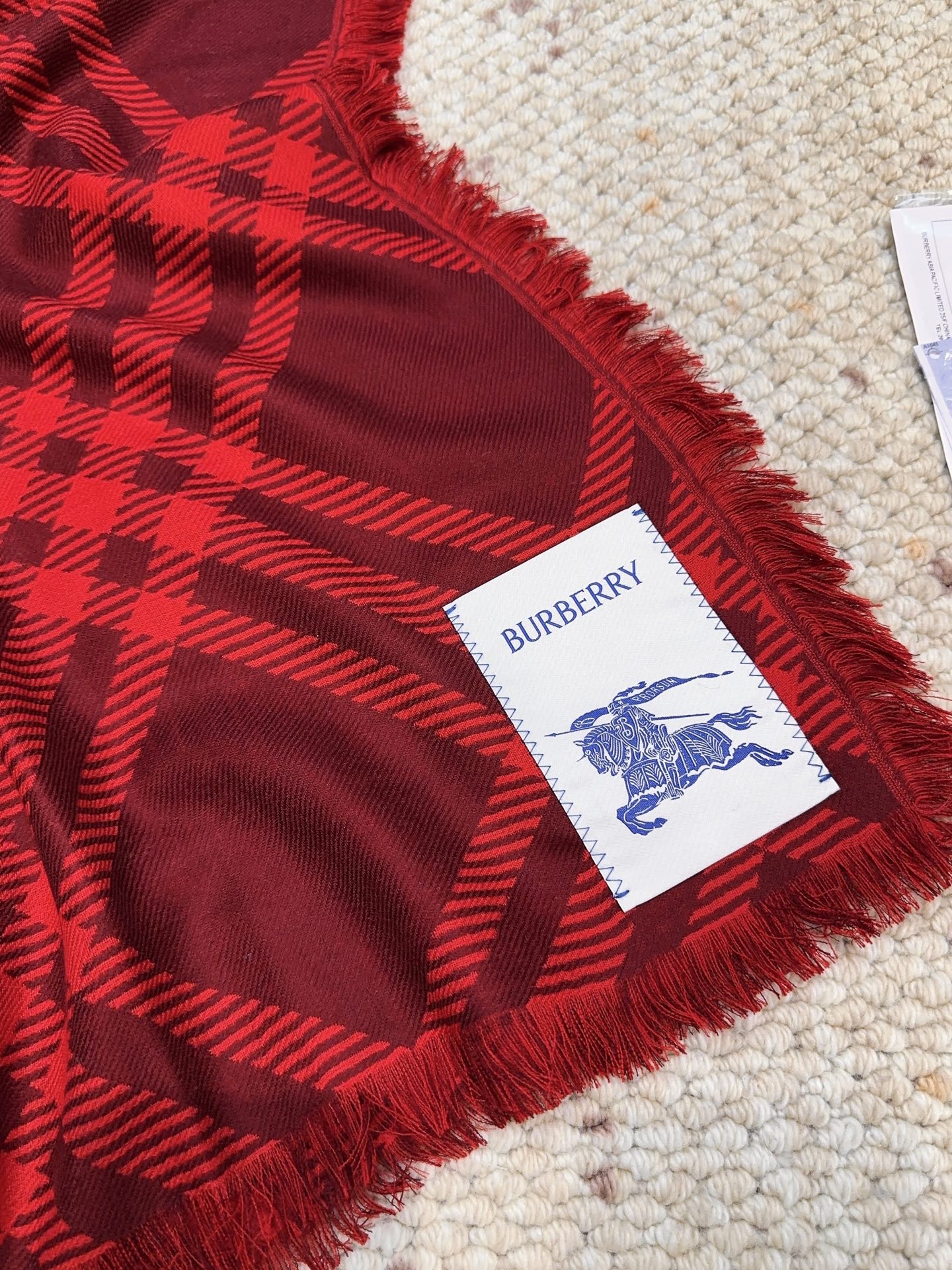 𝐁𝐔𝐑𝐁𝐄𝐑𝐑𝐘 • 𝟐𝟓ꫛꫀꪝ《骑士格纹长巾》张婧仪同款，原单品质！Size：200x65cm 70%