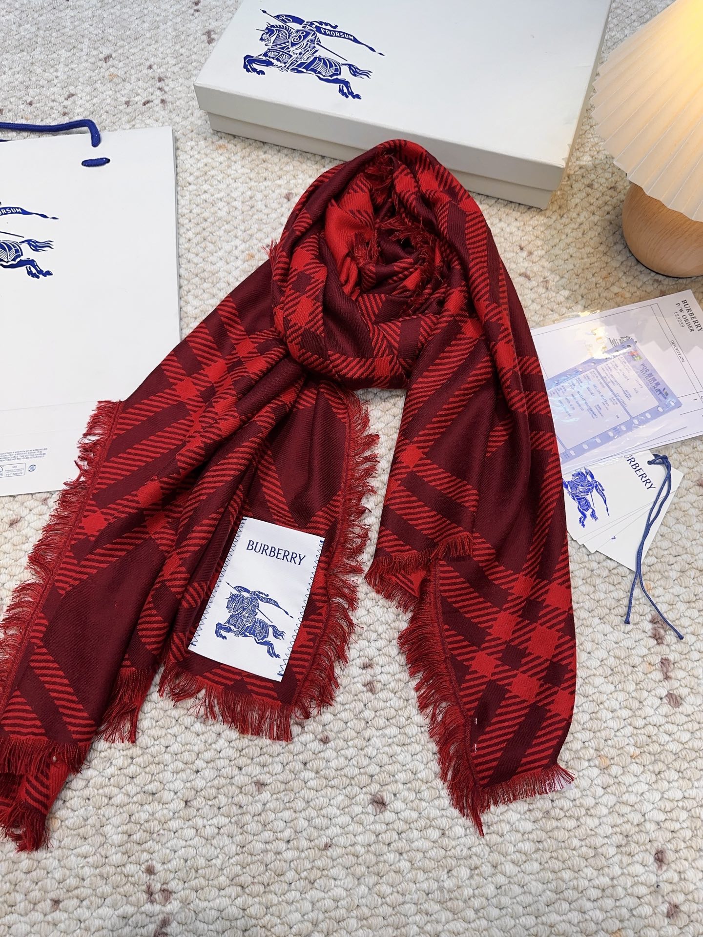 𝐁𝐔𝐑𝐁𝐄𝐑𝐑𝐘 • 𝟐𝟓ꫛꫀꪝ《骑士格纹长巾》张婧仪同款，原单品质！Size：200x65cm 70%