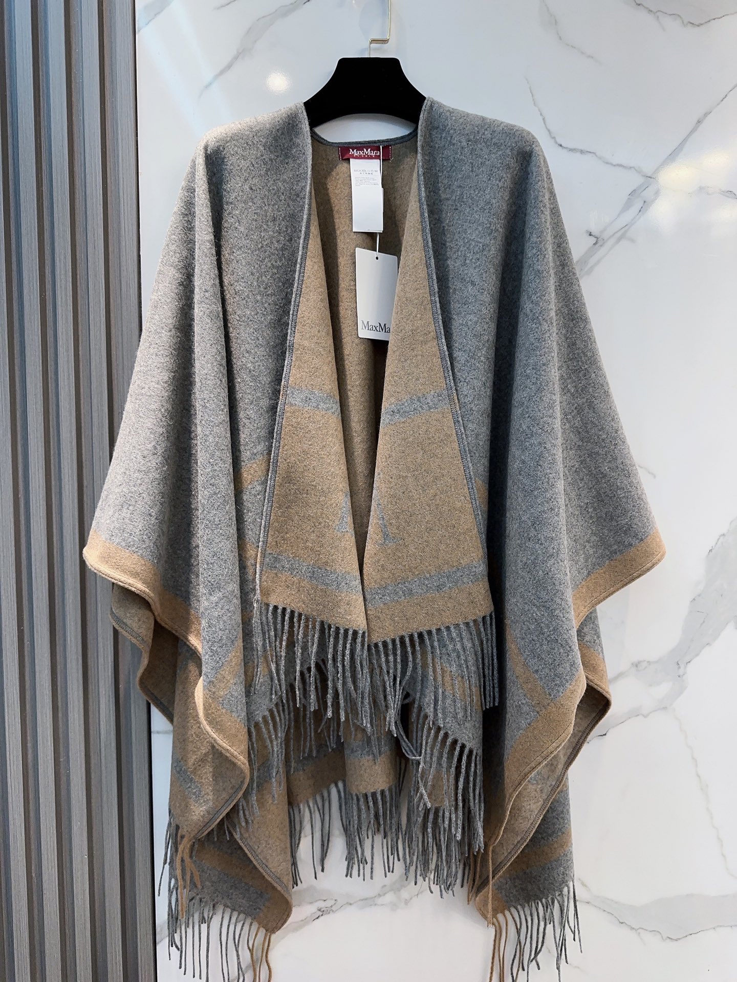 ✔️Maxmara臻品推荐，24年最火的斗篷披肩，同步专柜5000➕，秋冬新款！亲妈价格给力推荐！造型功