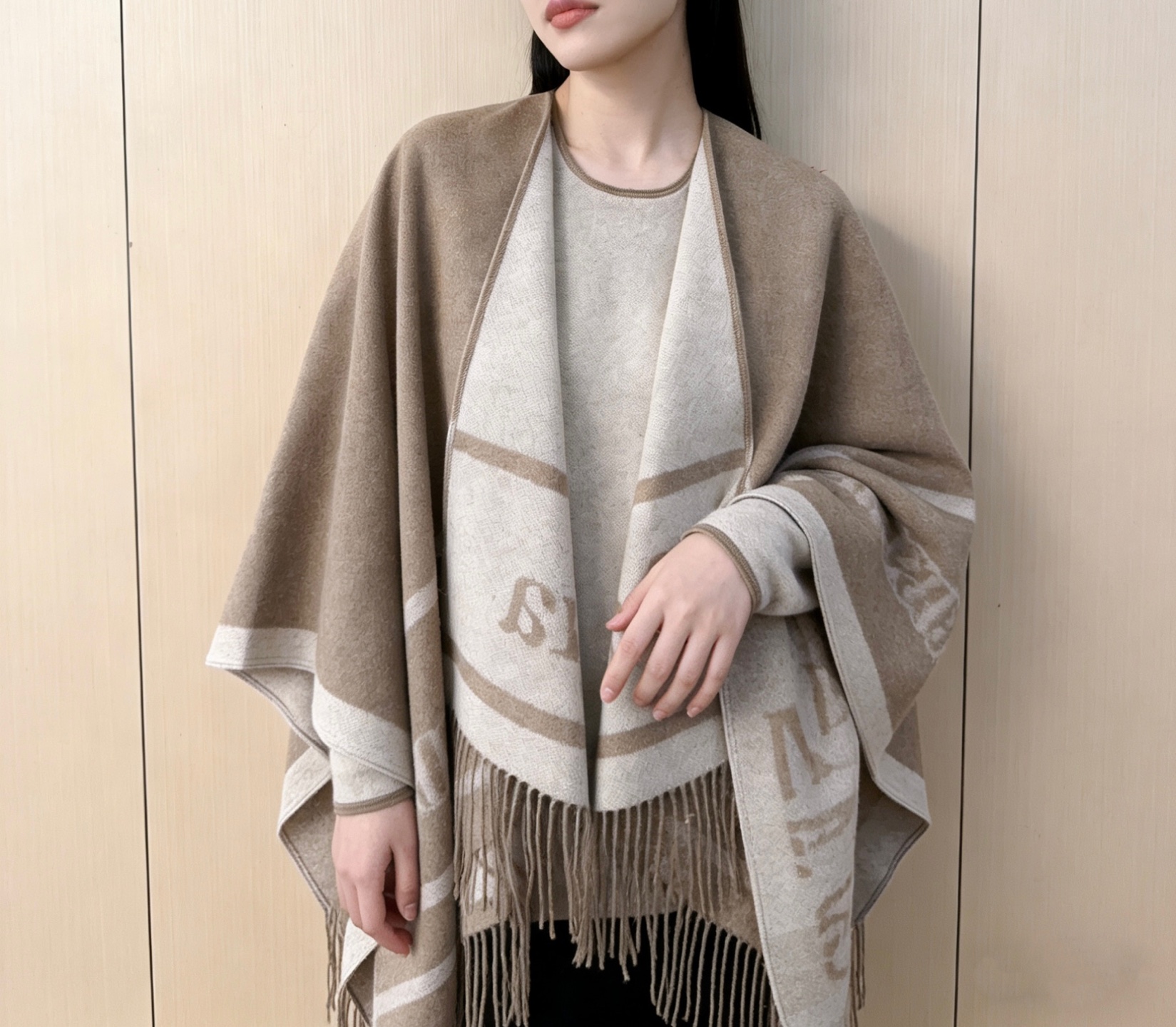 ✔️Maxmara臻品推荐，24年最火的斗篷披肩，同步专柜5000➕，秋冬新款！亲妈价格给力推荐！造型功