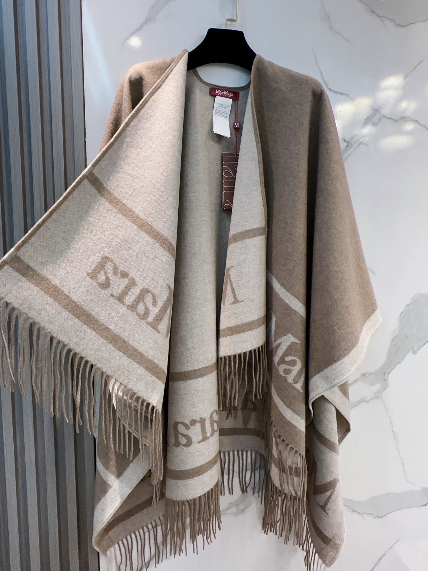 ✔️Maxmara臻品推荐，24年最火的斗篷披肩，同步专柜5000➕，秋冬新款！亲妈价格给力推荐！造型功