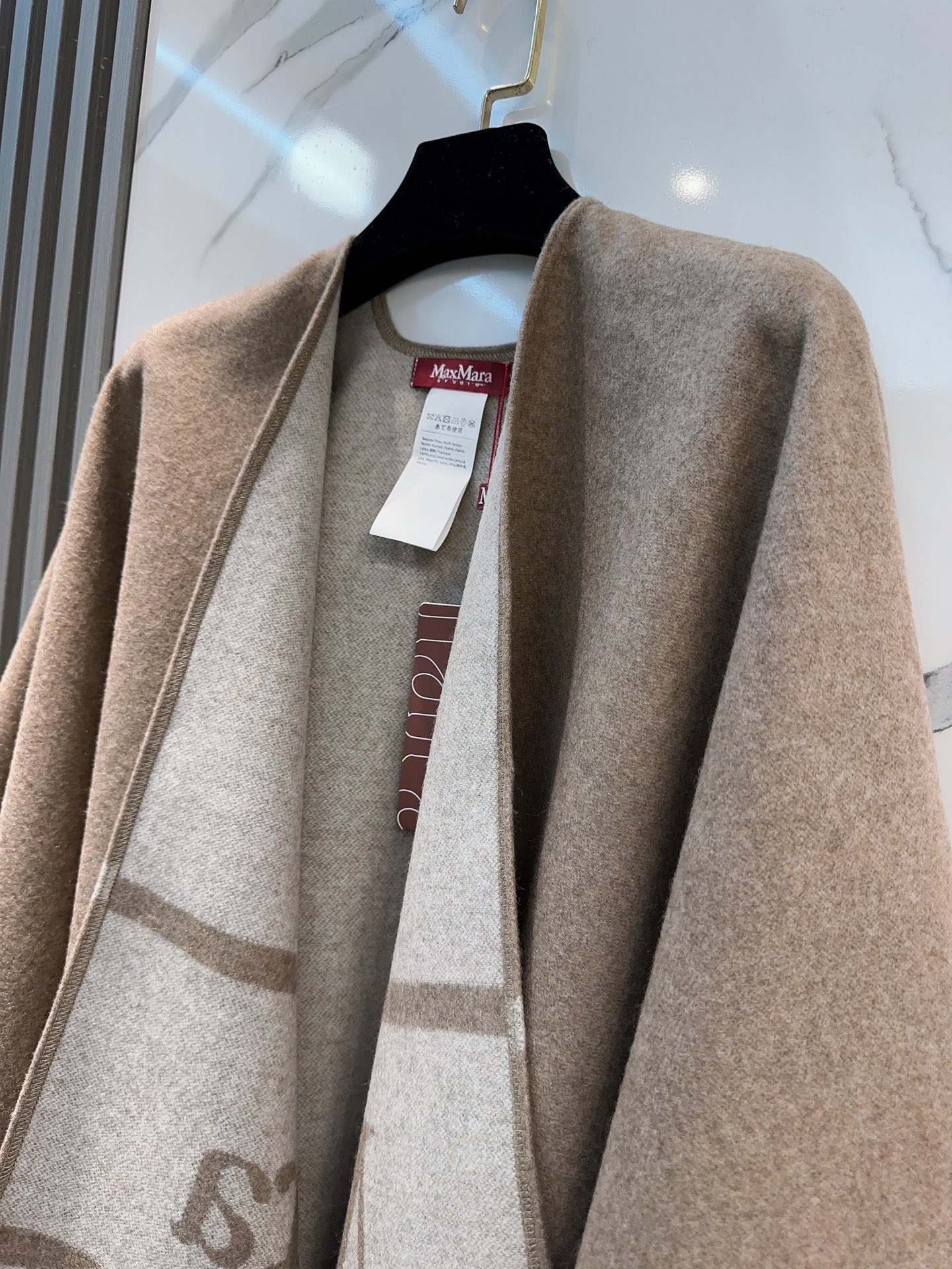 ✔️Maxmara臻品推荐，24年最火的斗篷披肩，同步专柜5000➕，秋冬新款！亲妈价格给力推荐！造型功