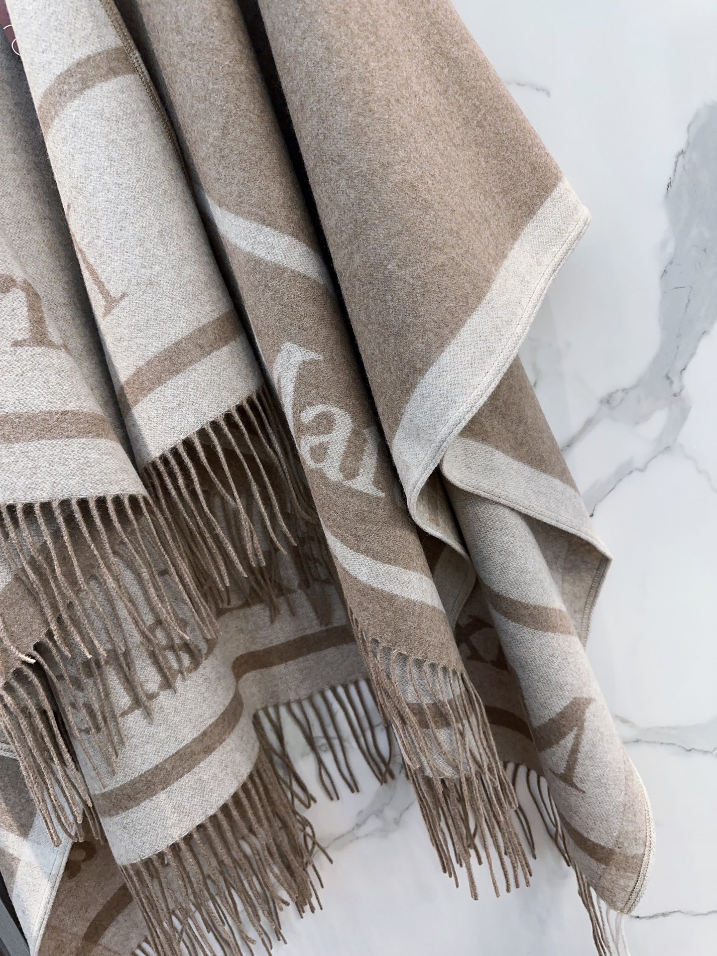 ✔️Maxmara臻品推荐，24年最火的斗篷披肩，同步专柜5000➕，秋冬新款！亲妈价格给力推荐！造型功