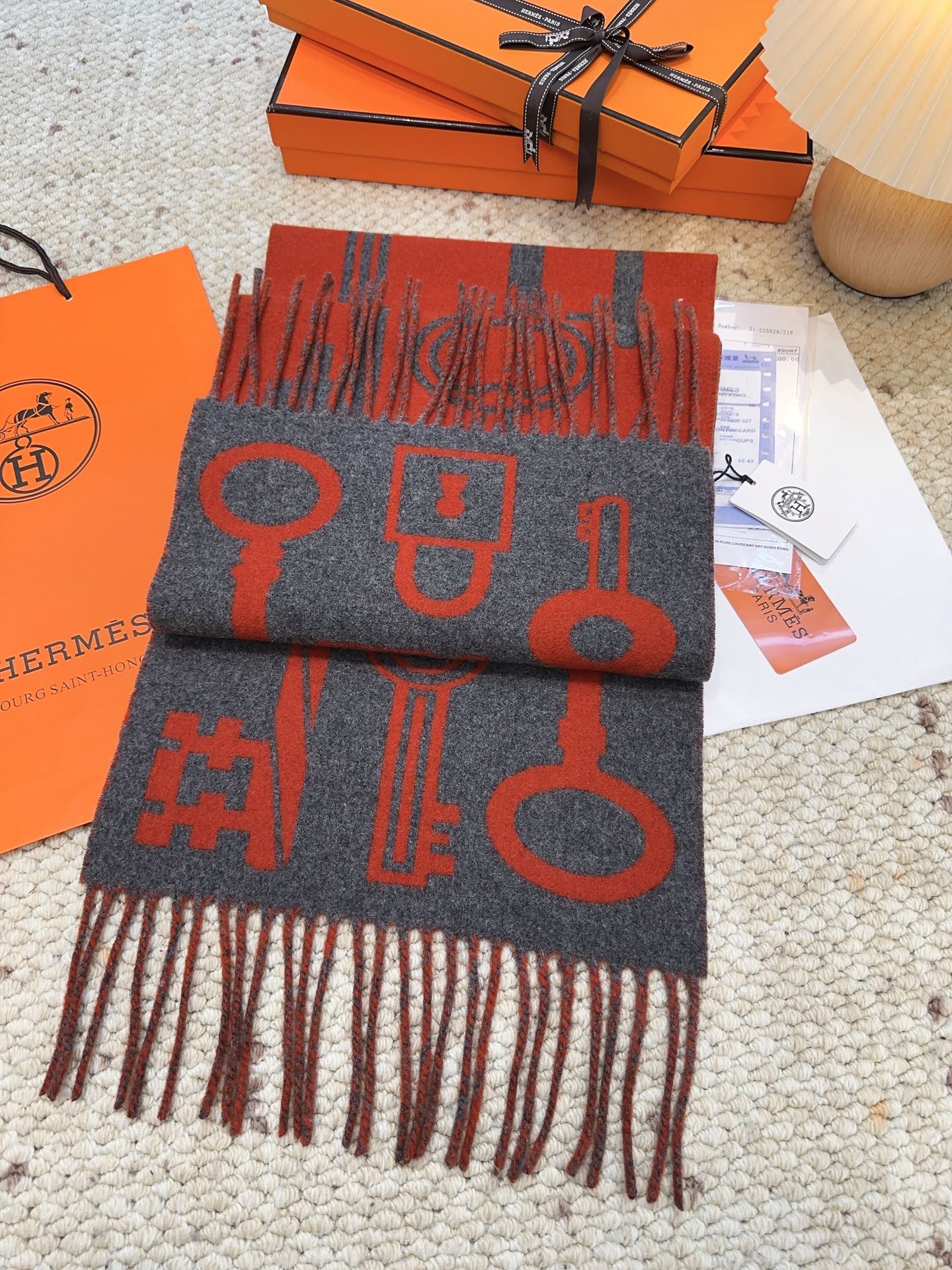 Hermès 2025爱马仕钥匙男女款围巾且买且珍惜 ~都是出口订单所以比较难遇 东西讲究少而精 的一定要收 这款H家女士围巾