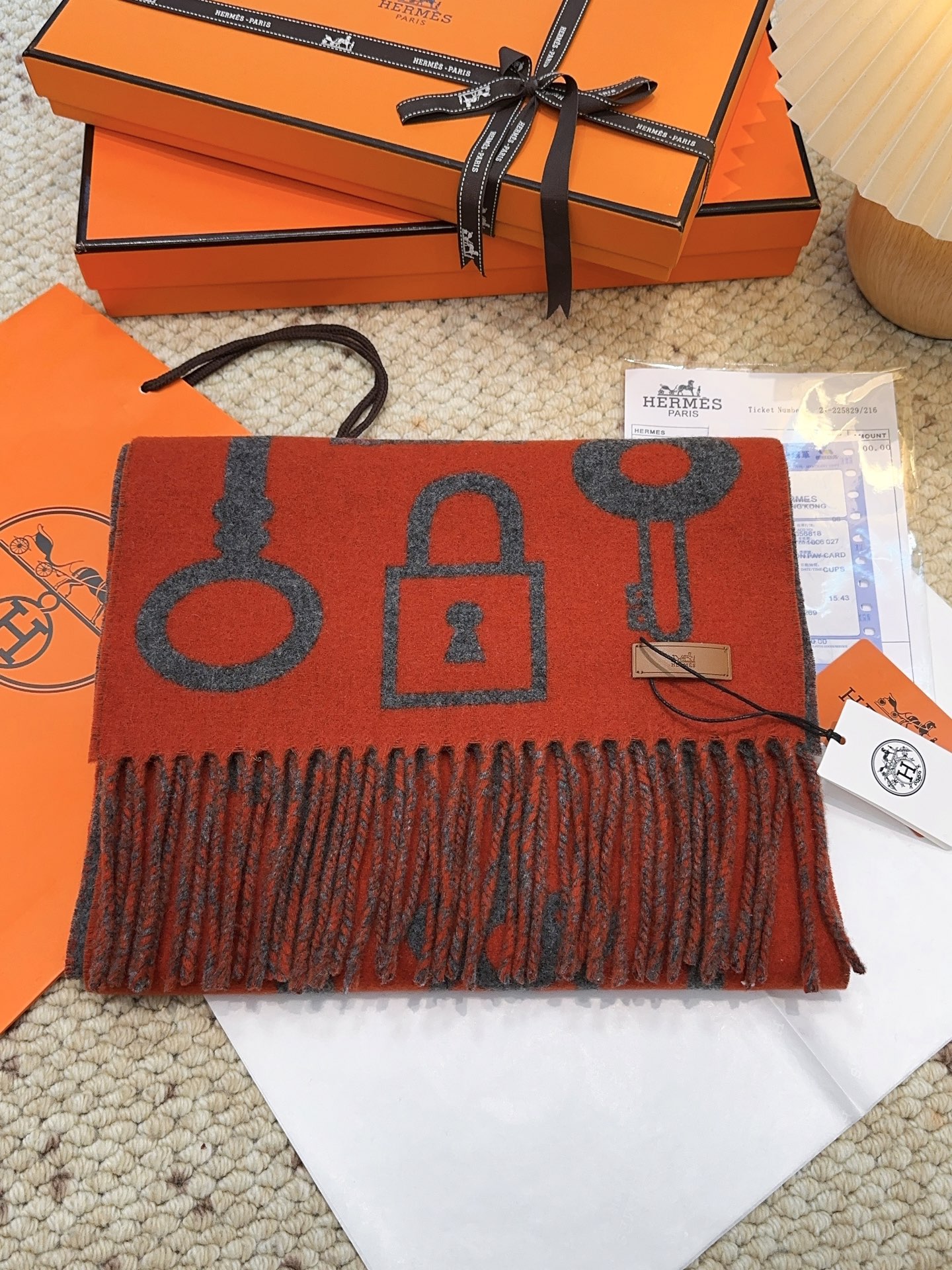 Hermès 2025爱马仕钥匙男女款围巾且买且珍惜 ~都是出口订单所以比较难遇 东西讲究少而精 的一定要收 这款H家女士围巾