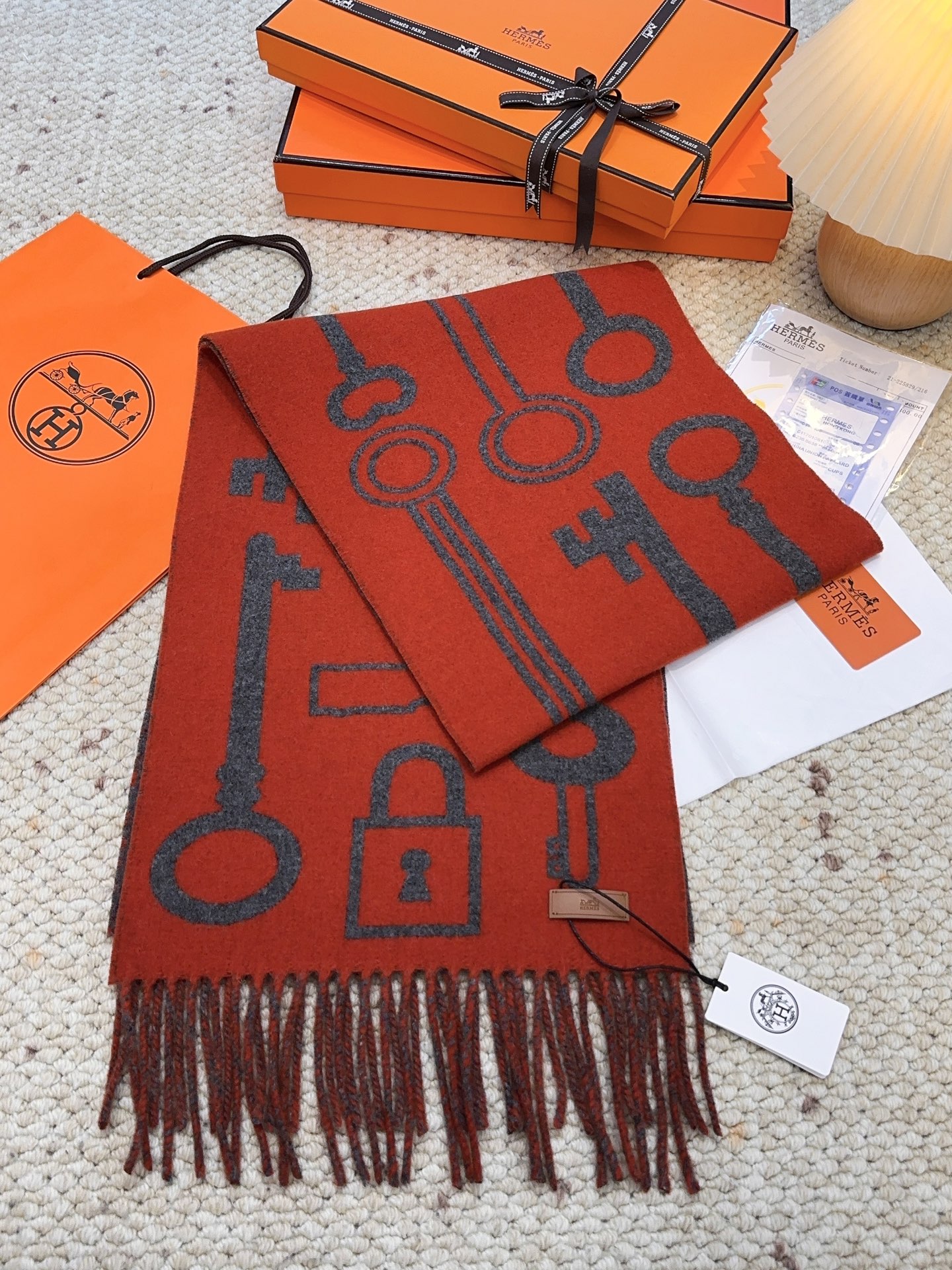 Hermès 2025爱马仕钥匙男女款围巾且买且珍惜 ~都是出口订单所以比较难遇 东西讲究少而精 的一定要收 这款H家女士围巾
