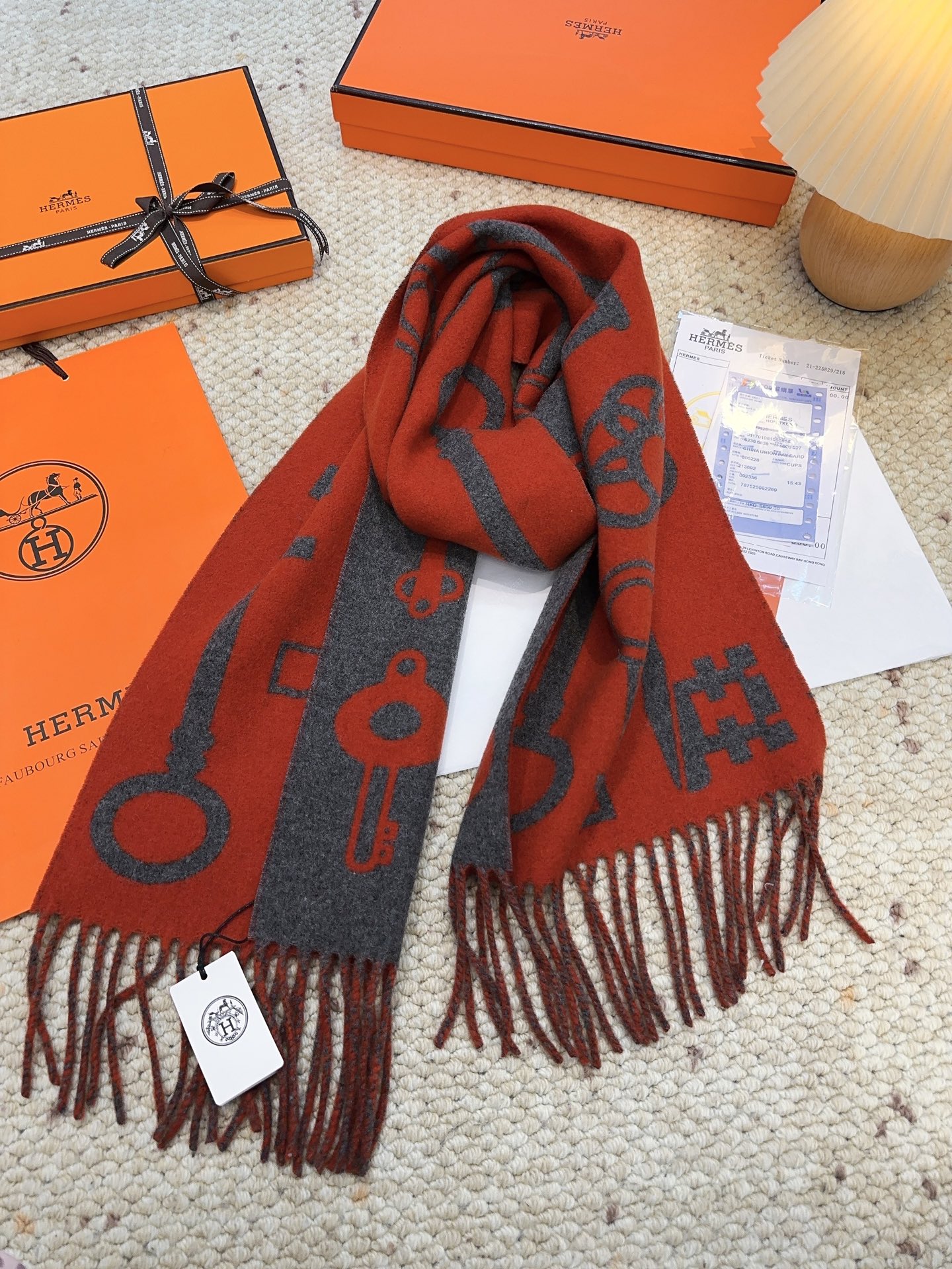 Hermès 2025爱马仕钥匙男女款围巾且买且珍惜 ~都是出口订单所以比较难遇 东西讲究少而精 的一定要收 这款H家女士围巾