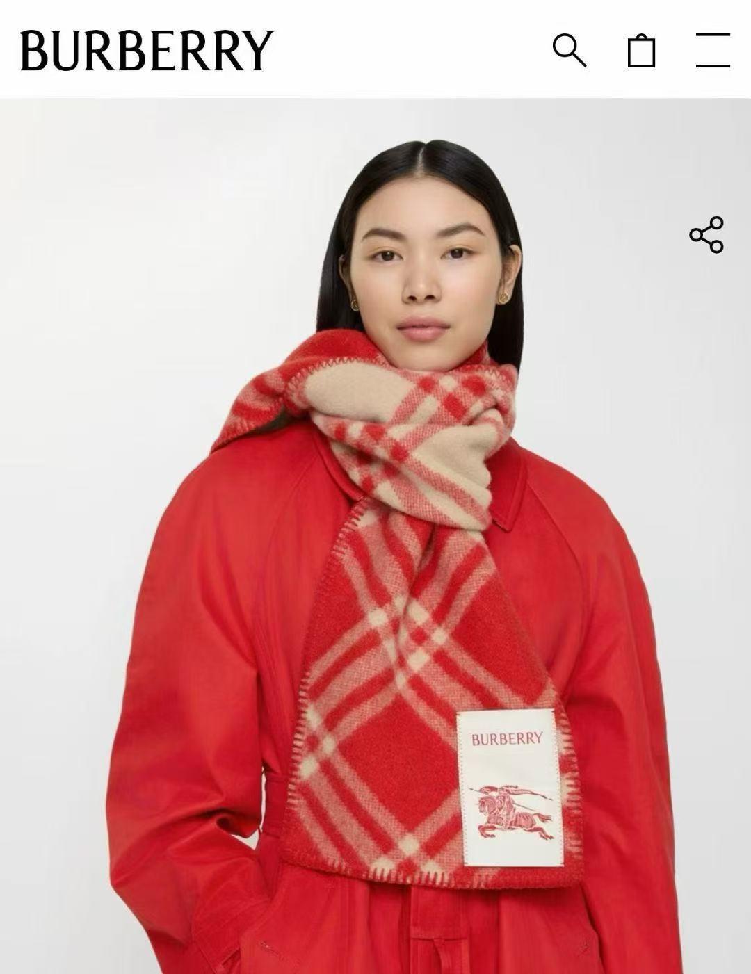 🉐️220 (高版本)
新款全智贤同款,搭配情侣款绝绝子呀,美爆了的款,柜子一上市就售罄,排队都买不到的款,低调的奢侈感❗️这款Burberry围巾,巨好搭配,各种hold住,男女同款,越看越爱,越看越时髦,越看越喜欢❗️这种工艺和配色一看就知道不是一般的大工厂的,非常非常喜欢这种高手级别的时髦感,有态度的时髦人一定会喜欢。年轻,时髦,自信,有态度。很美!这样的设计更舒展,更高级,更大气,更加经得起推荐‼️围巾握在手里就跟握着云朵般的仍空气绵绵感❗️真的非常高级〰最后,这个最大的🉐色还有粗线编织格工艺的一体式包边工艺,将Burberry的格纹另一种完美呈现。规格:30*182cm
