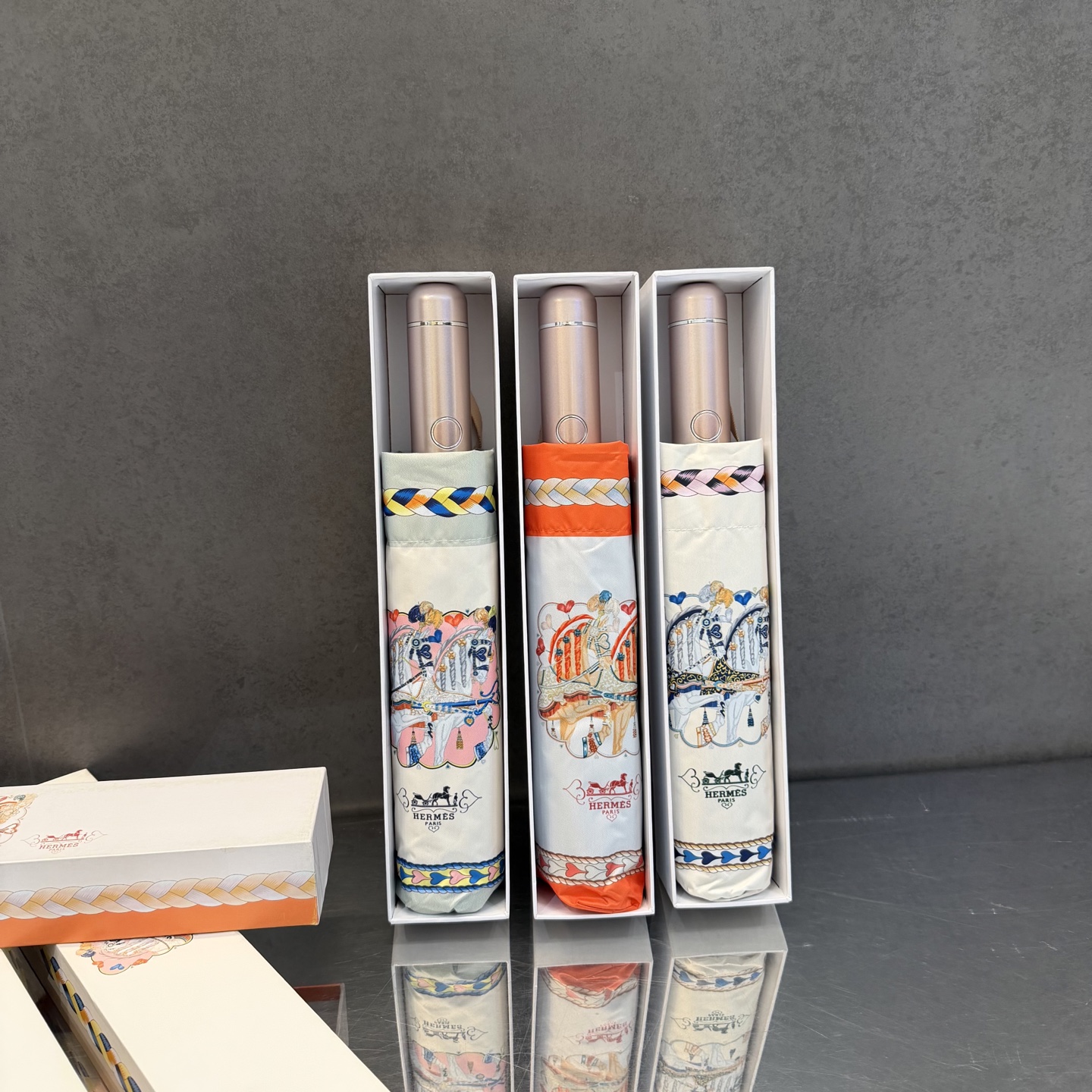 爱马仕HERMES 三折防晒睛雨伞。。 夏季新款 全自动折叠晴雨伞 内里黑色涂层防晒有效阻隔紫外线99%