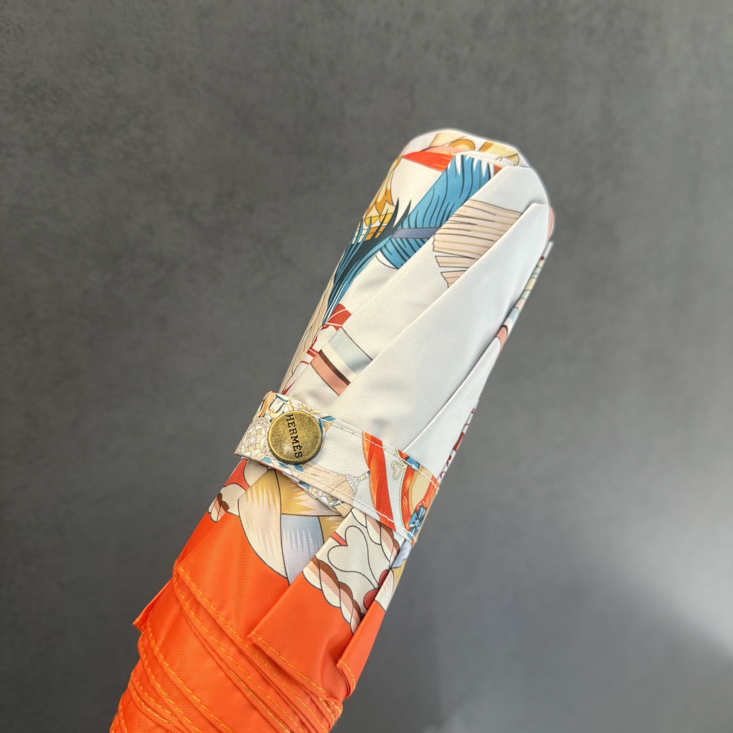 爱马仕HERMES 三折防晒睛雨伞。。 夏季新款 全自动折叠晴雨伞 内里黑色涂层防晒有效阻隔紫外线99%