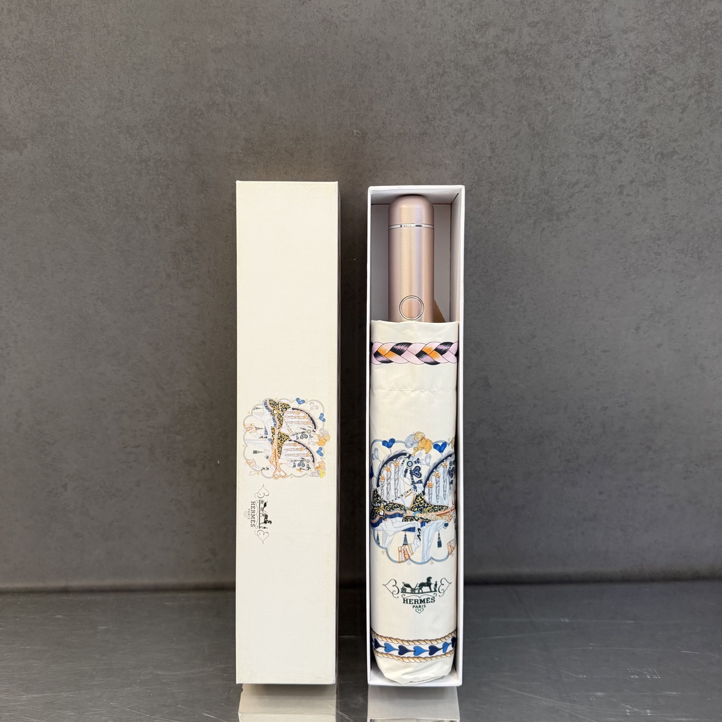 爱马仕HERMES 三折防晒睛雨伞。。 夏季新款 全自动折叠晴雨伞 内里黑色涂层防晒有效阻隔紫外线99%