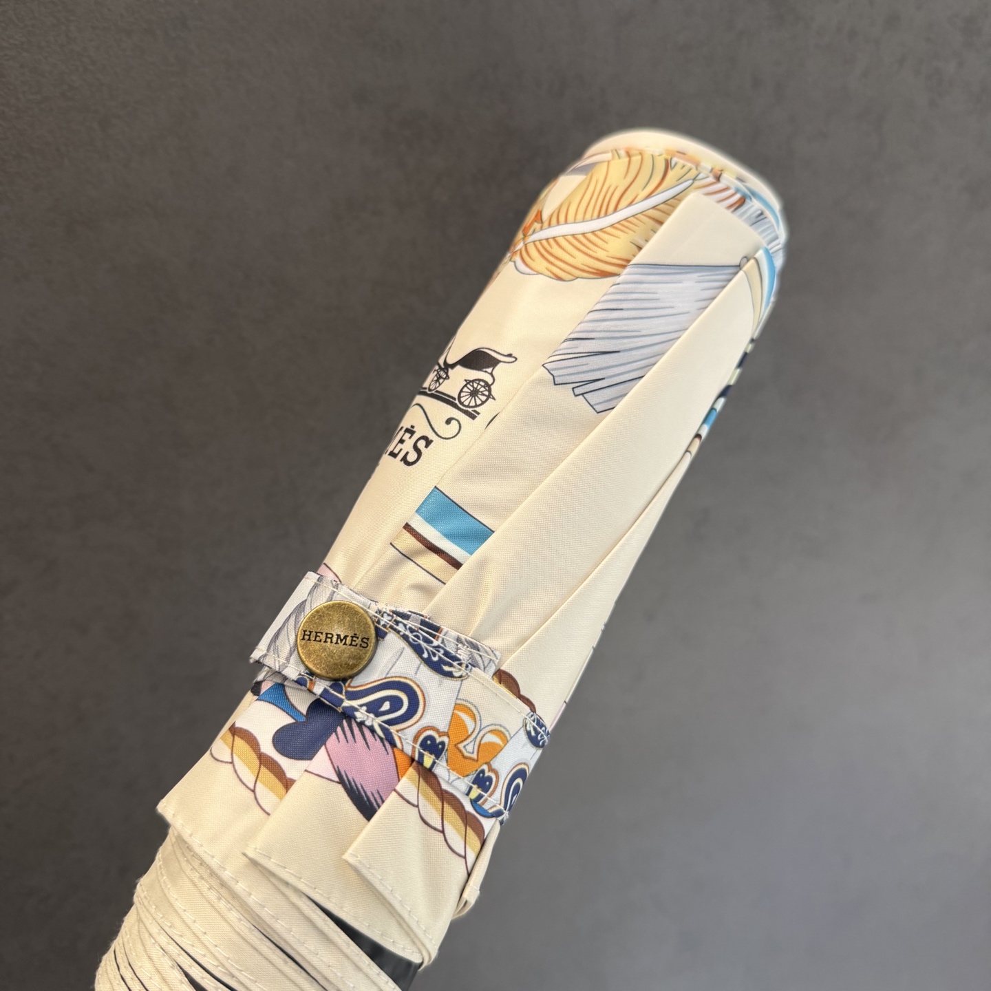 爱马仕HERMES 三折防晒睛雨伞。。 夏季新款 全自动折叠晴雨伞 内里黑色涂层防晒有效阻隔紫外线99%