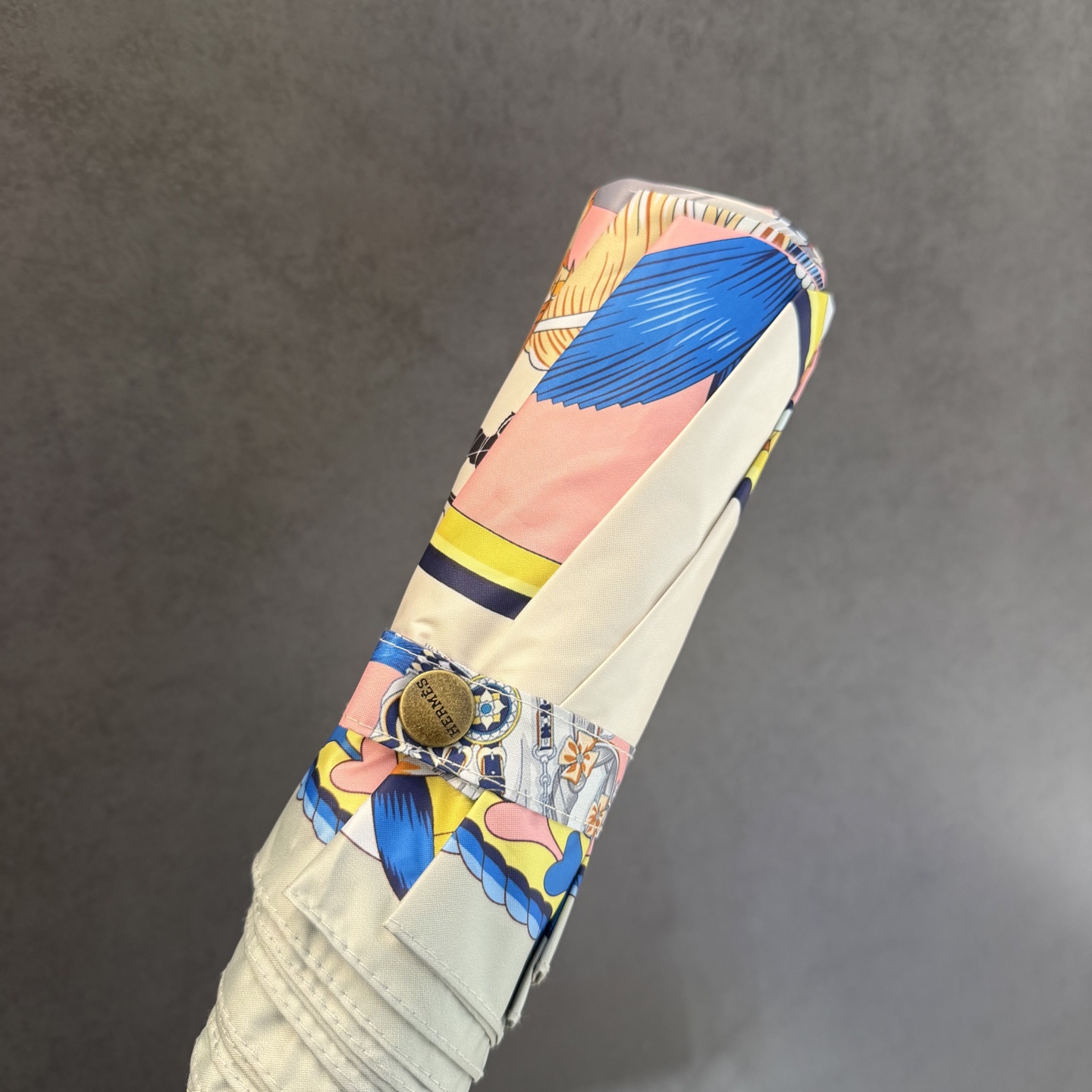 爱马仕HERMES 三折防晒睛雨伞。。 夏季新款 全自动折叠晴雨伞 内里黑色涂层防晒有效阻隔紫外线99%