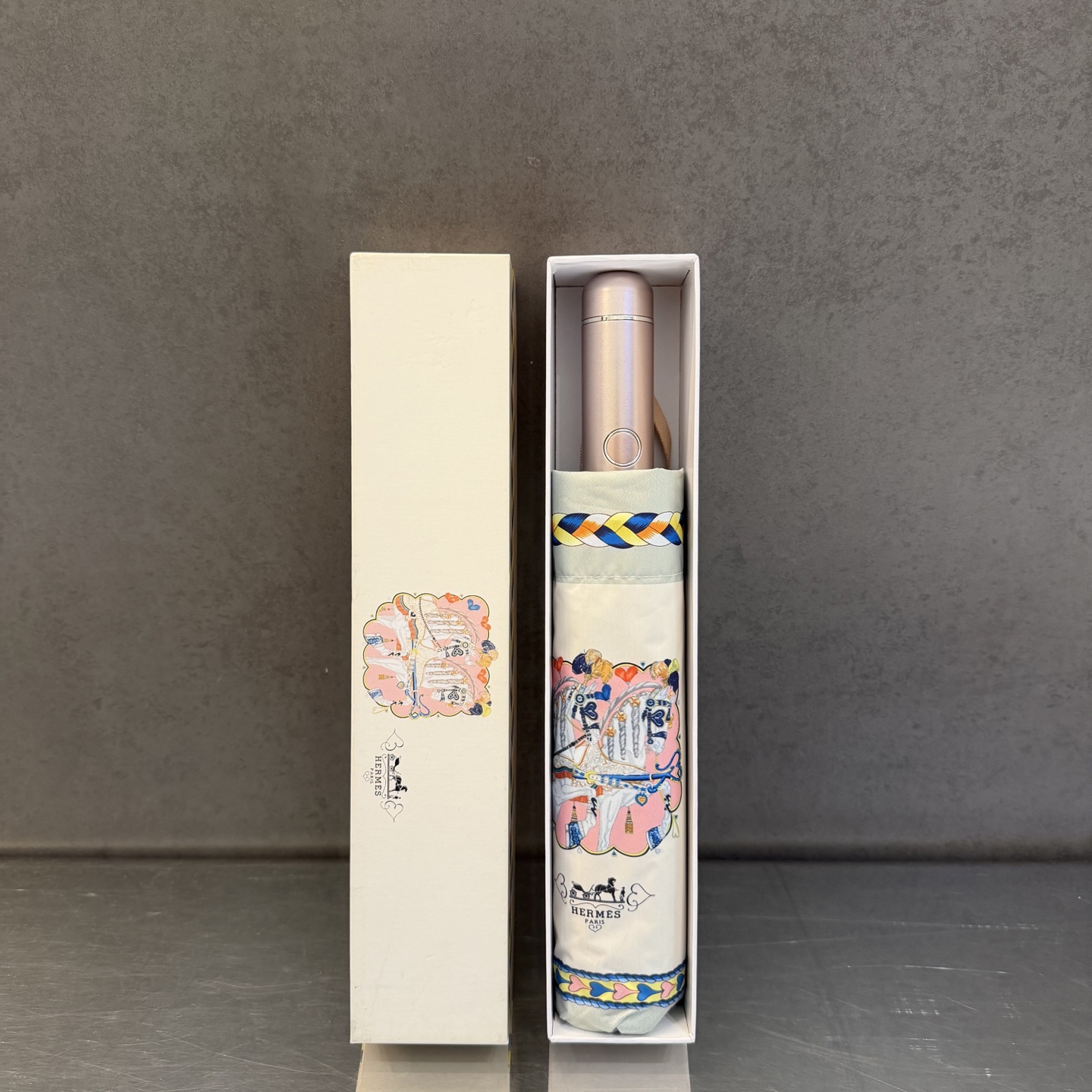 爱马仕HERMES 三折防晒睛雨伞。。 夏季新款 全自动折叠晴雨伞 内里黑色涂层防晒有效阻隔紫外线99%