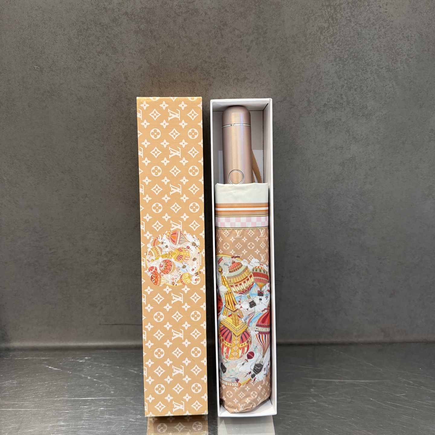 LV 路易威登三折防晒睛雨伞。。 夏季新款 全自动折叠晴雨伞 内里黑色涂层防晒有效阻隔紫外线99%，UP