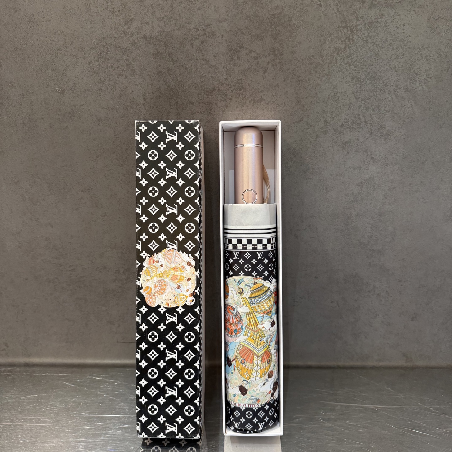 LV 路易威登三折防晒睛雨伞。。 夏季新款 全自动折叠晴雨伞 内里黑色涂层防晒有效阻隔紫外线99%，UP