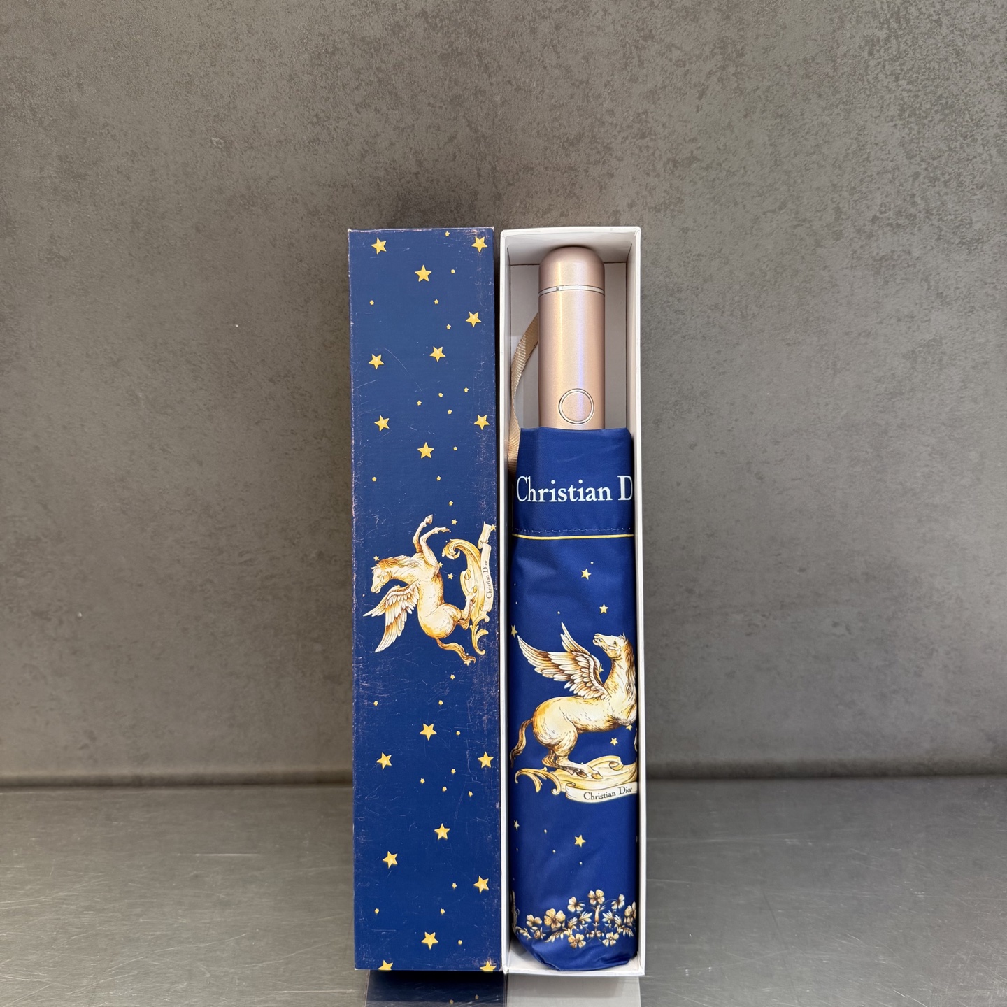 迪奥Dior 三折防晒睛雨伞。。夏季新款 全自动折叠晴雨伞 内里黑色涂层防晒有效阻隔紫外线99%，UPF