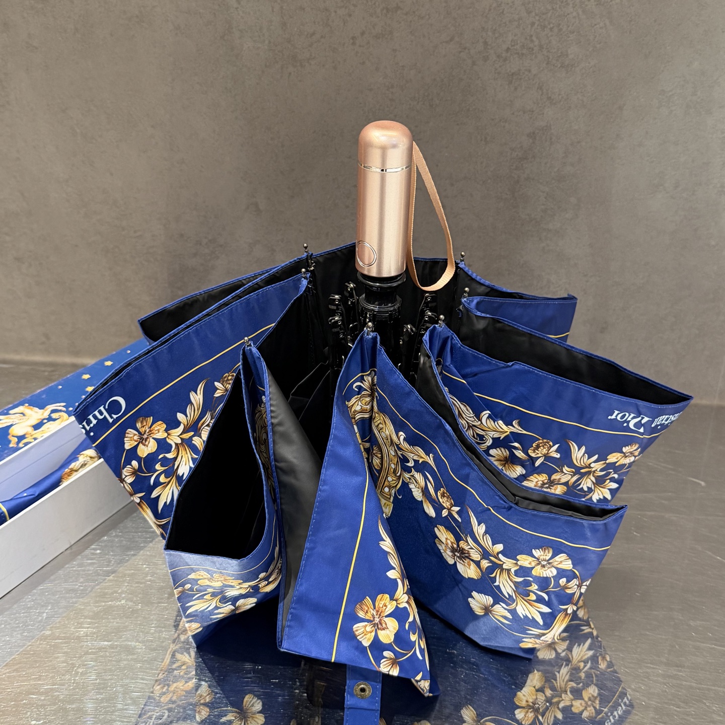 迪奥Dior 三折防晒睛雨伞。。夏季新款 全自动折叠晴雨伞 内里黑色涂层防晒有效阻隔紫外线99%，UPF