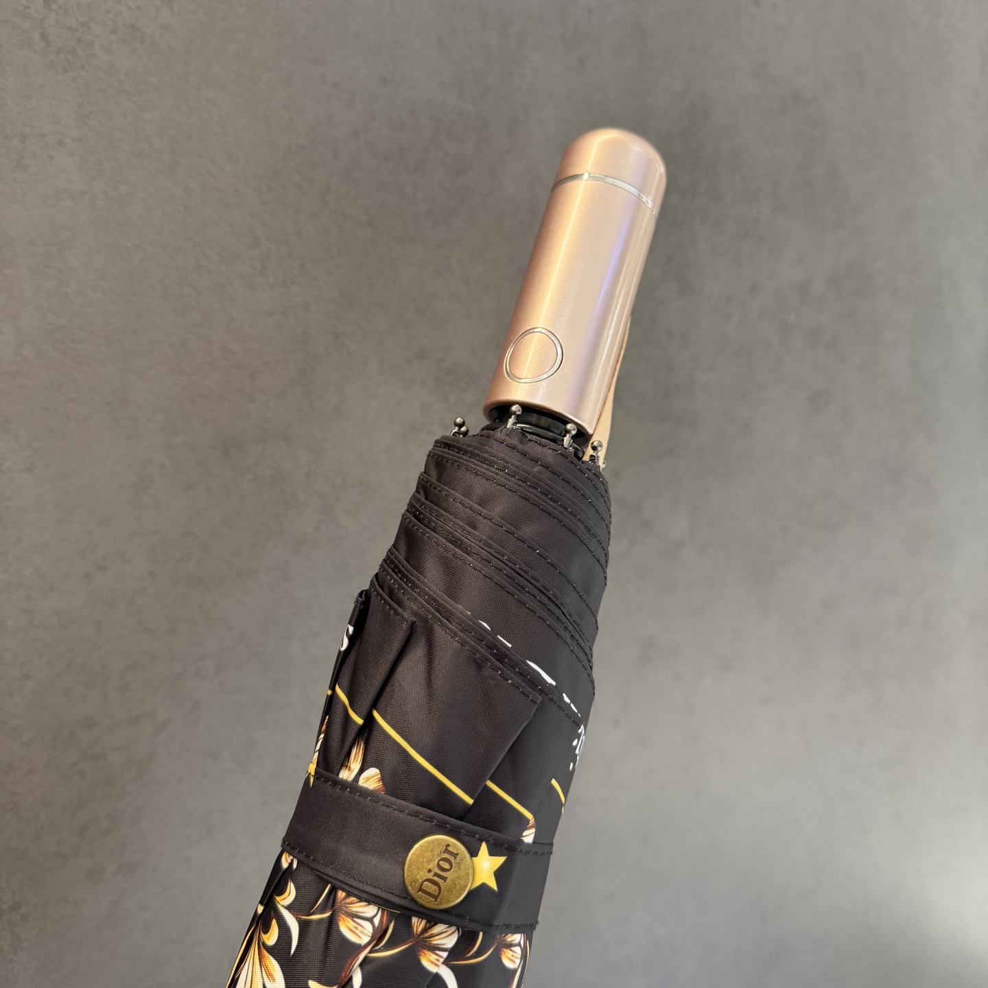 迪奥Dior 三折防晒睛雨伞。。夏季新款 全自动折叠晴雨伞 内里黑色涂层防晒有效阻隔紫外线99%，UPF