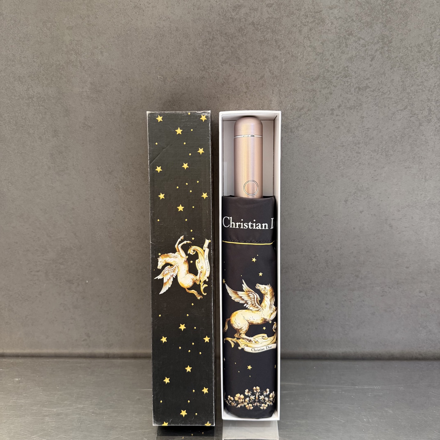 迪奥Dior 三折防晒睛雨伞。。夏季新款 全自动折叠晴雨伞 内里黑色涂层防晒有效阻隔紫外线99%，UPF