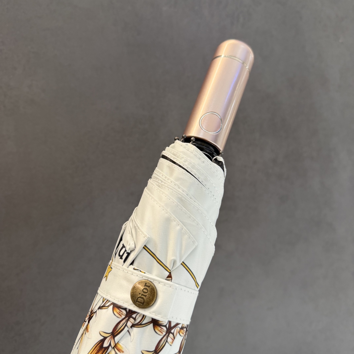 迪奥Dior 三折防晒睛雨伞。。夏季新款 全自动折叠晴雨伞 内里黑色涂层防晒有效阻隔紫外线99%，UPF