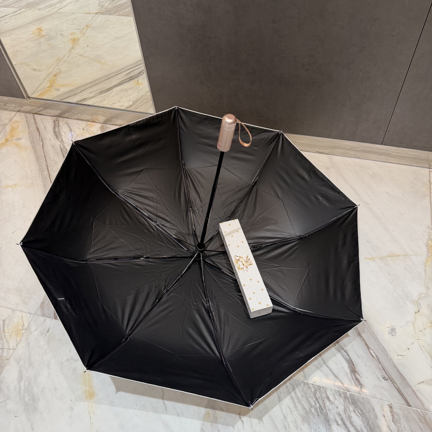 迪奥Dior 三折防晒睛雨伞。。夏季新款 全自动折叠晴雨伞 内里黑色涂层防晒有效阻隔紫外线99%，UPF