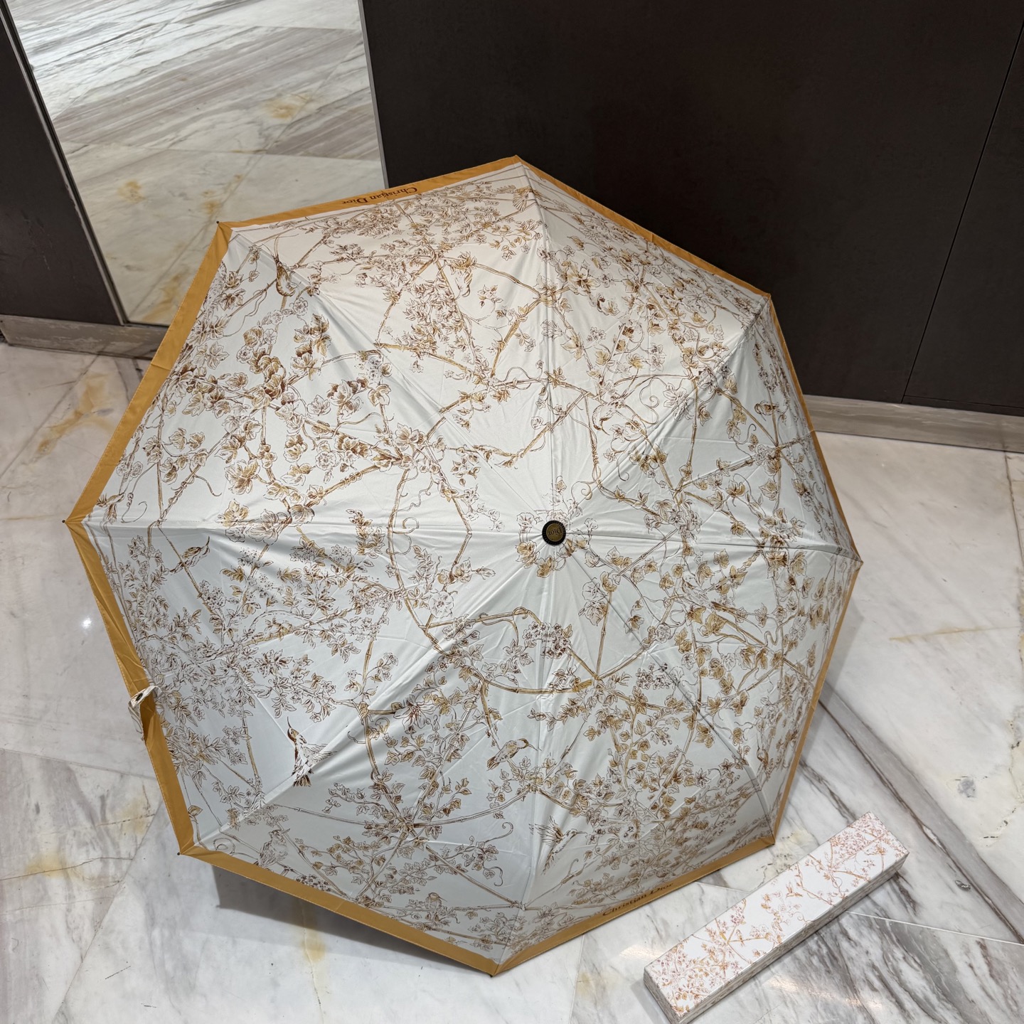 迪奥Dior 三折防晒睛雨伞。。夏季新款 全自动折叠晴雨伞 内里黑色涂层防晒有效阻隔紫外线99%，UPF