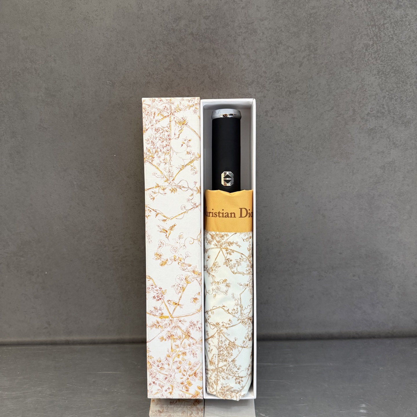 迪奥Dior 三折防晒睛雨伞。。夏季新款 全自动折叠晴雨伞 内里黑色涂层防晒有效阻隔紫外线99%，UPF