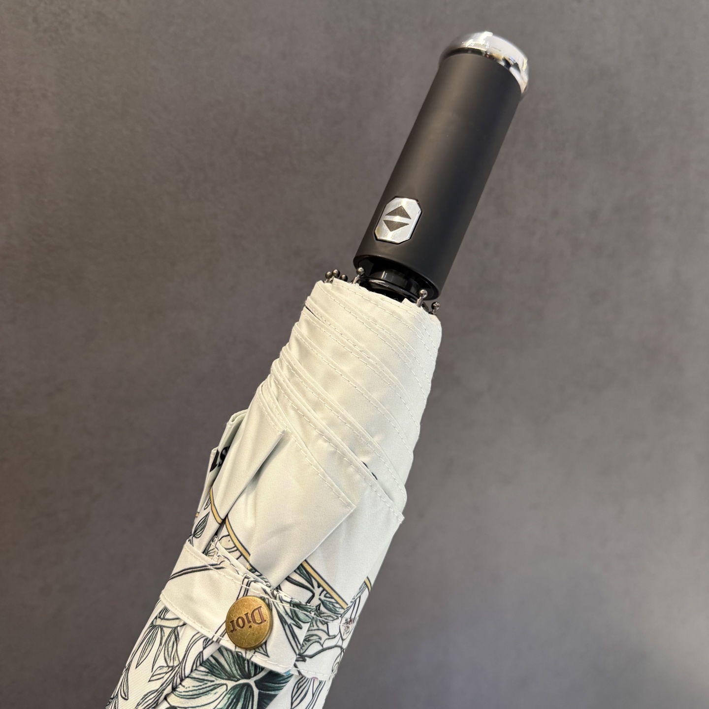 迪奥Dior 三折防晒睛雨伞。。夏季新款 全自动折叠晴雨伞 内里黑色涂层防晒有效阻隔紫外线99%，UPF