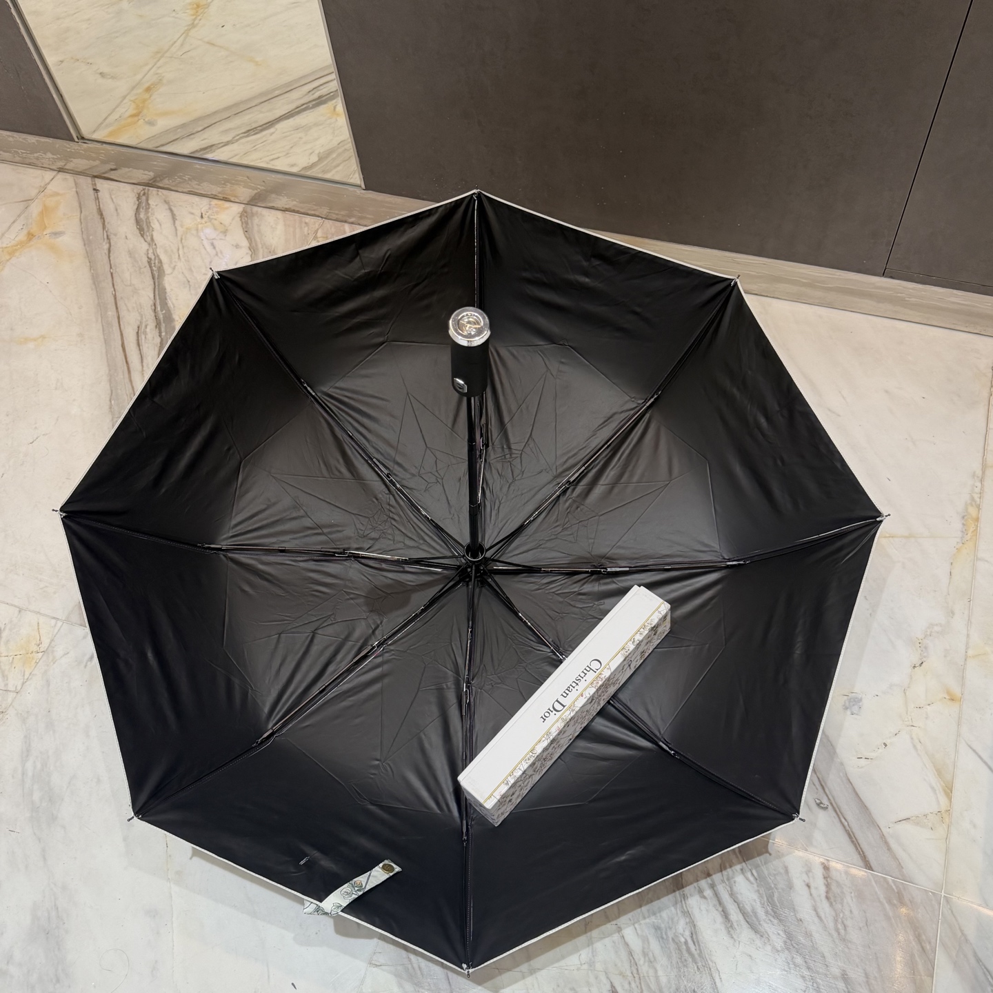 迪奥Dior 三折防晒睛雨伞。。夏季新款 全自动折叠晴雨伞 内里黑色涂层防晒有效阻隔紫外线99%，UPF