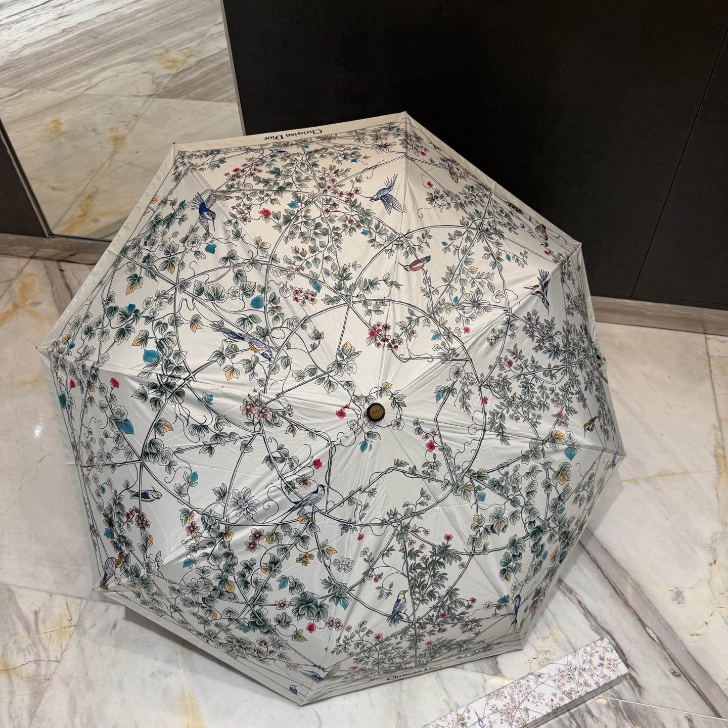 迪奥Dior 三折防晒睛雨伞。。夏季新款 全自动折叠晴雨伞 内里黑色涂层防晒有效阻隔紫外线99%，UPF