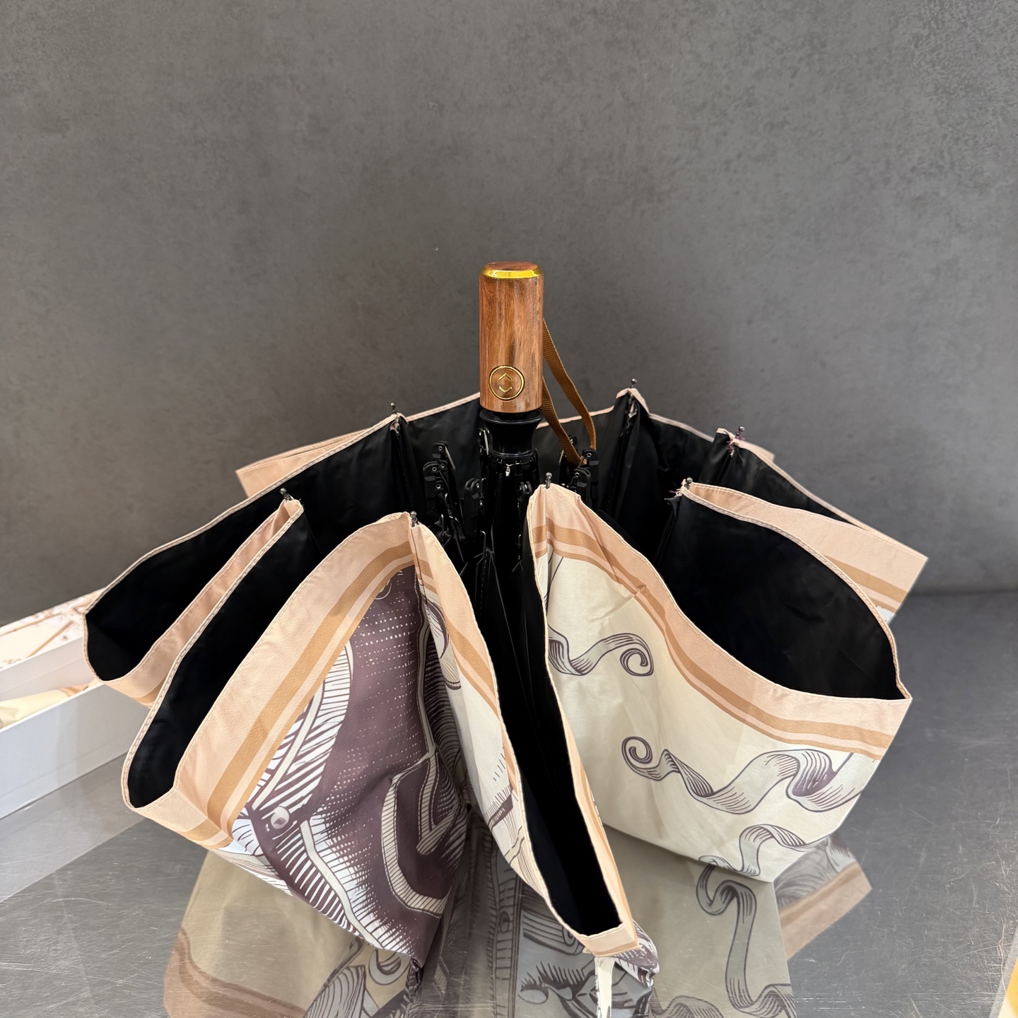 巴宝莉BURBERRY 三折防晒睛雨伞。。 2025夏季新款 全自动折叠晴雨伞 内里黑色涂层防晒有效阻隔