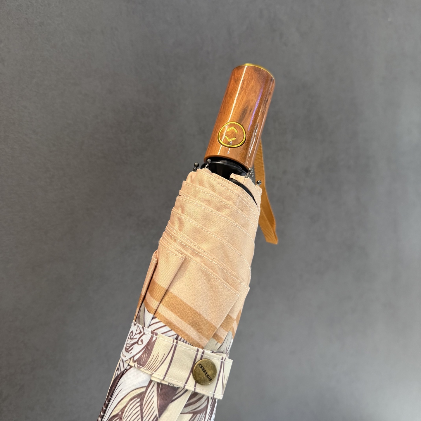 巴宝莉BURBERRY 三折防晒睛雨伞。。 2025夏季新款 全自动折叠晴雨伞 内里黑色涂层防晒有效阻隔