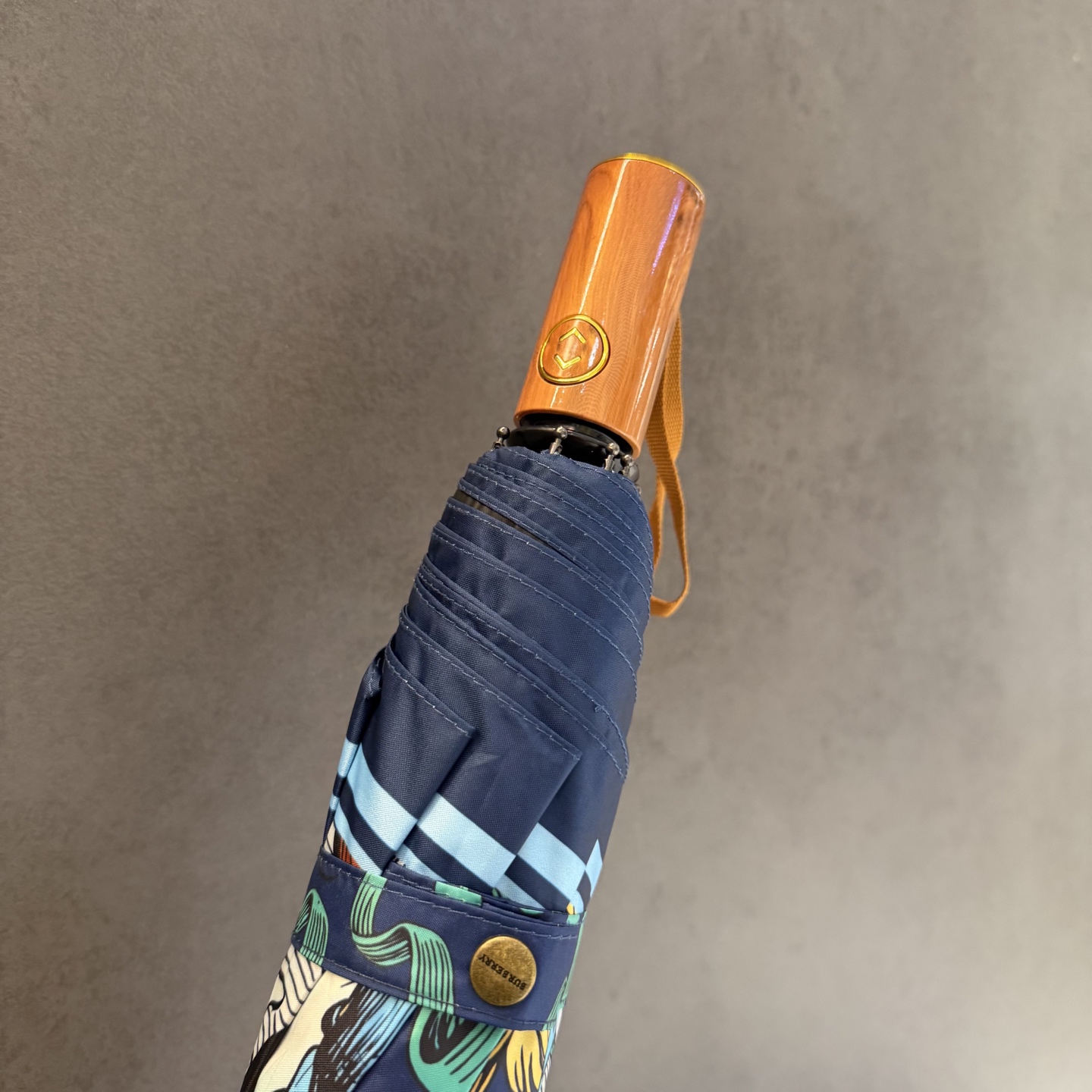 巴宝莉BURBERRY 三折防晒睛雨伞。。 2025夏季新款 全自动折叠晴雨伞 内里黑色涂层防晒有效阻隔