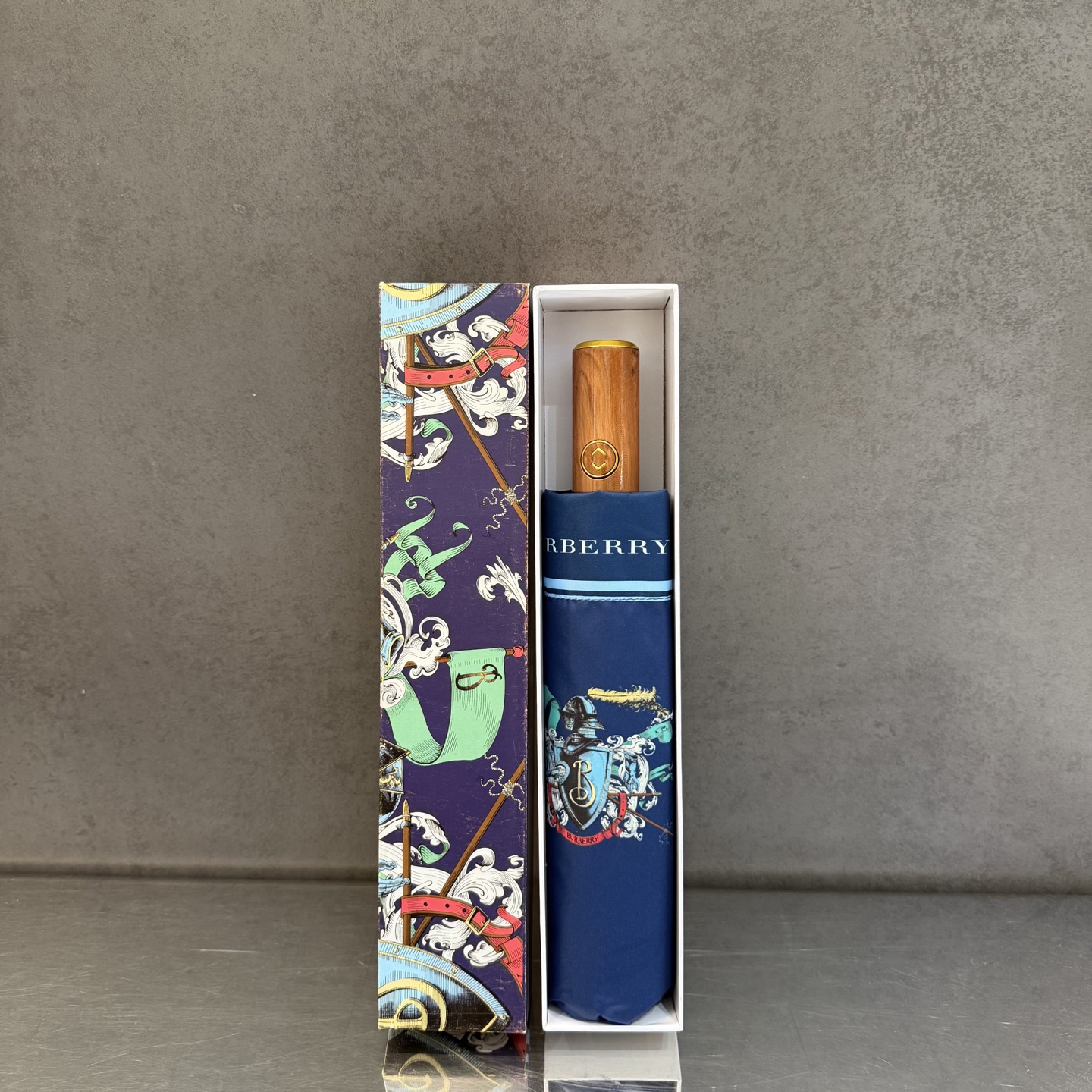 巴宝莉BURBERRY 三折防晒睛雨伞。。 2025夏季新款 全自动折叠晴雨伞 内里黑色涂层防晒有效阻隔