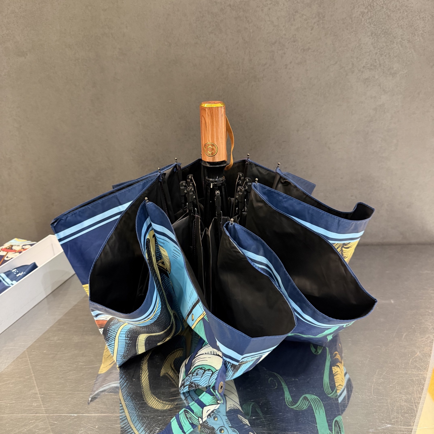 巴宝莉BURBERRY 三折防晒睛雨伞。。 2025夏季新款 全自动折叠晴雨伞 内里黑色涂层防晒有效阻隔