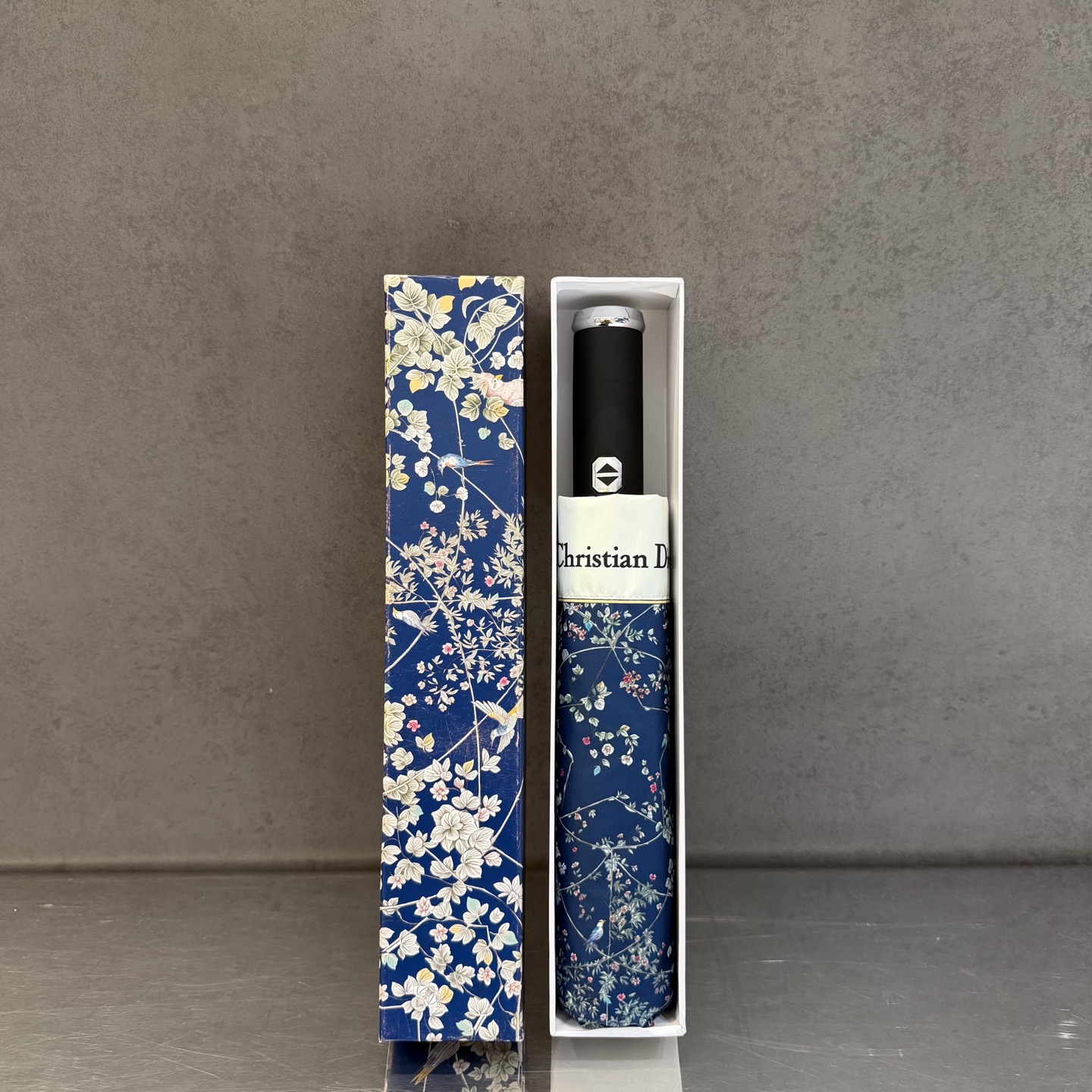 迪奥Dior 三折防晒睛雨伞。。夏季新款 全自动折叠晴雨伞 内里黑色涂层防晒有效阻隔紫外线99%，UPF