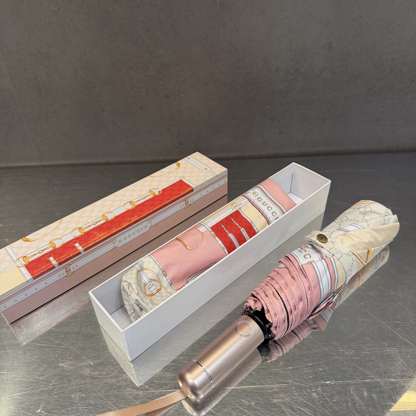 LV 路易威登三折防晒睛雨伞。。 夏季新款 全自动折叠晴雨伞 内里黑色涂层防晒有效阻隔紫外线99%，UP