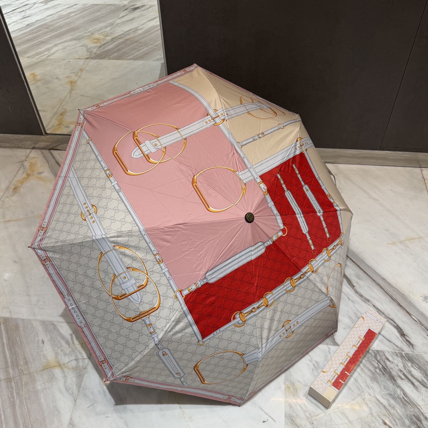 LV 路易威登三折防晒睛雨伞。。 夏季新款 全自动折叠晴雨伞 内里黑色涂层防晒有效阻隔紫外线99%，UP