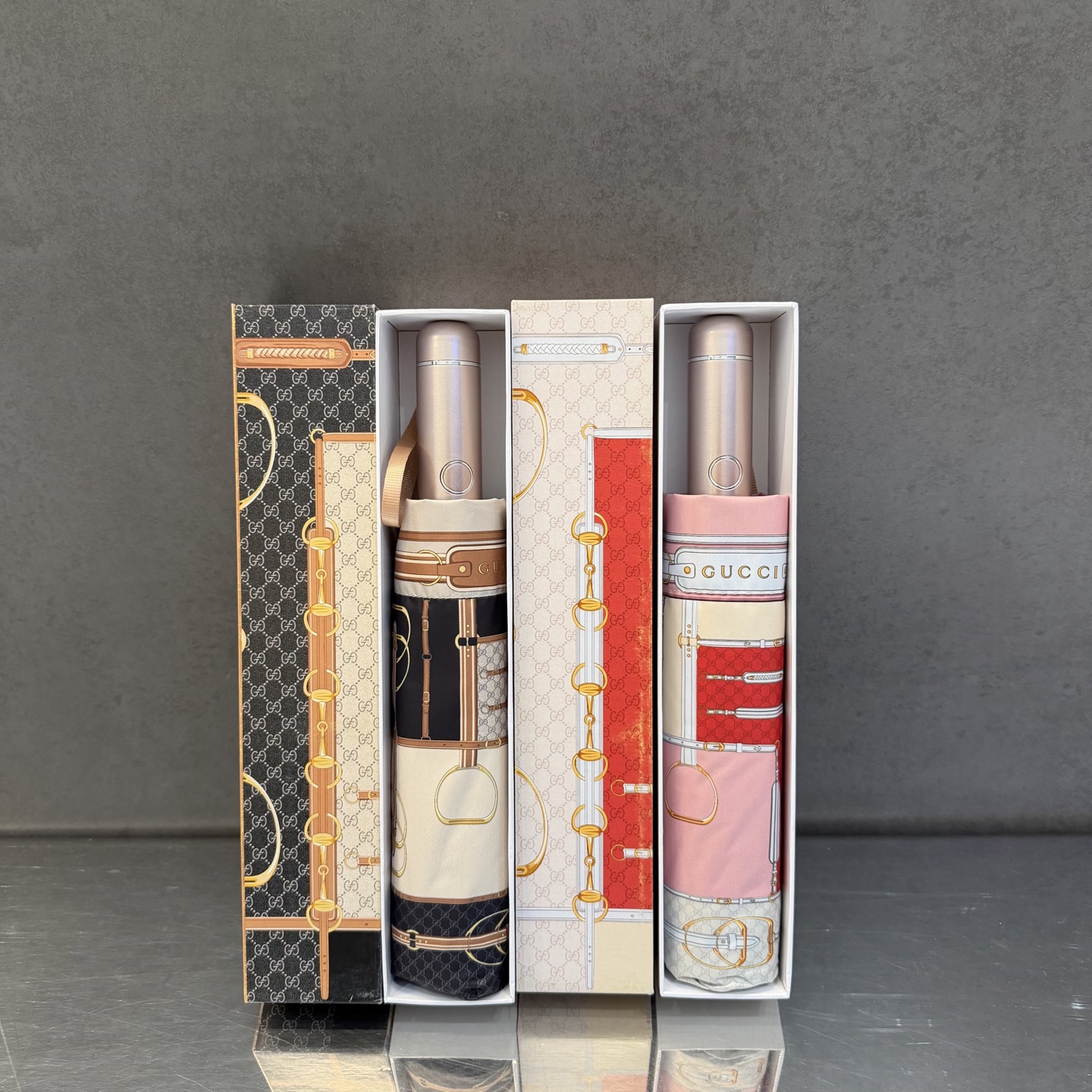 LV 路易威登三折防晒睛雨伞。。 夏季新款 全自动折叠晴雨伞 内里黑色涂层防晒有效阻隔紫外线99%，UP