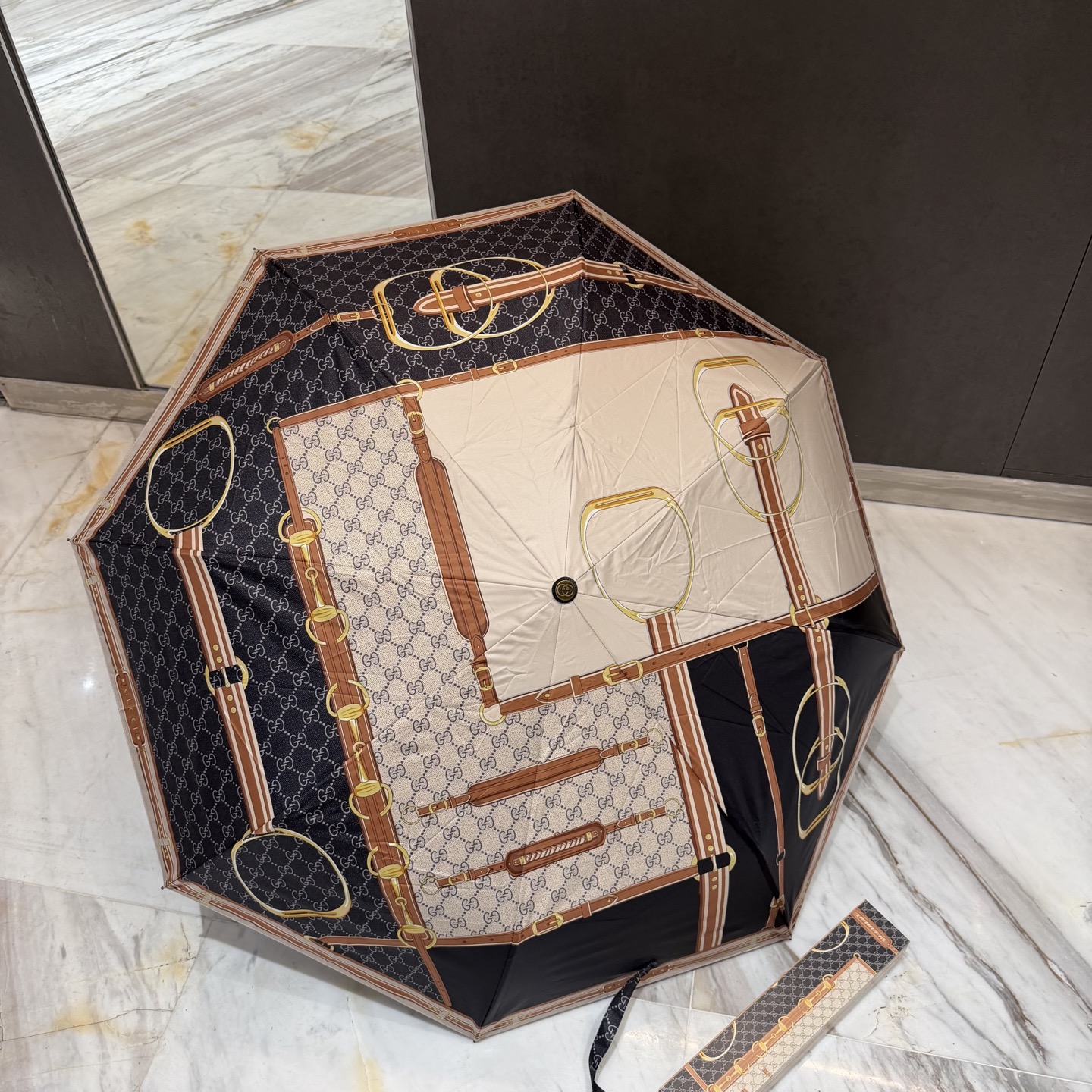 LV 路易威登三折防晒睛雨伞。。 夏季新款 全自动折叠晴雨伞 内里黑色涂层防晒有效阻隔紫外线99%，UP