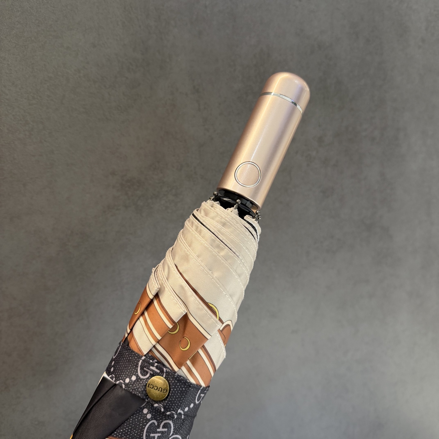 LV 路易威登三折防晒睛雨伞。。 夏季新款 全自动折叠晴雨伞 内里黑色涂层防晒有效阻隔紫外线99%，UP